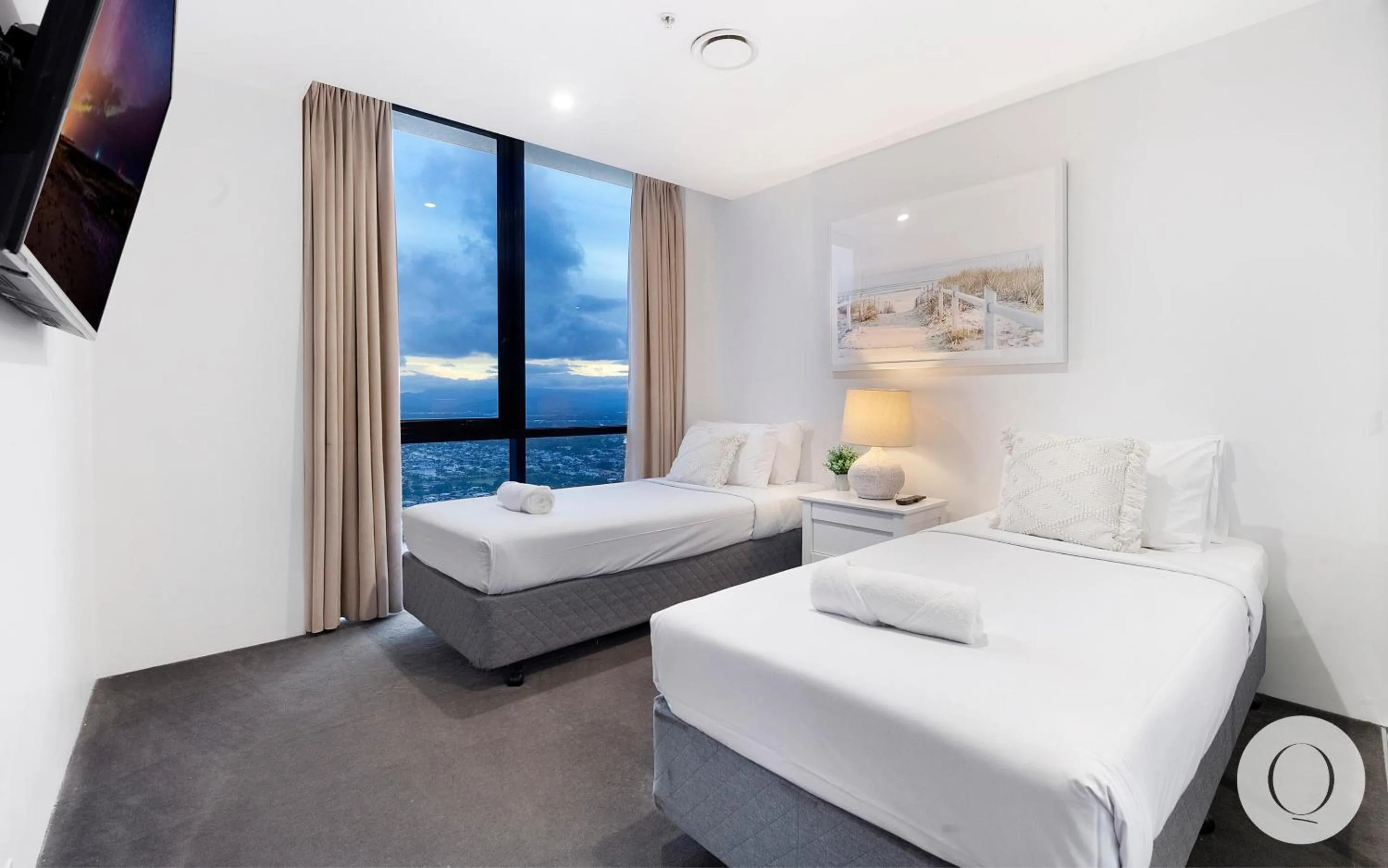 Bedroom, Bed in Circle on Cavill - QStay