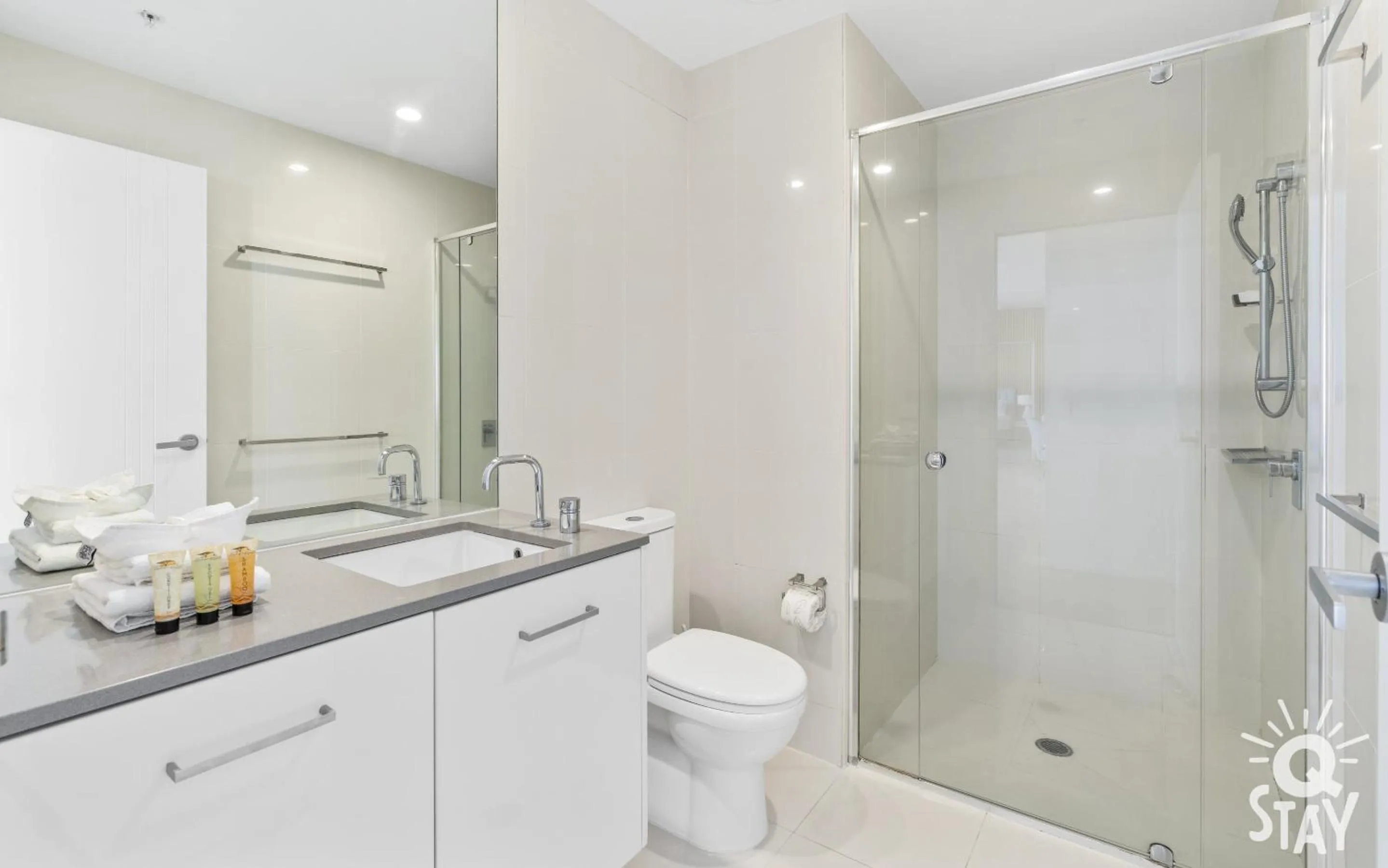 Bathroom in Circle on Cavill - QStay