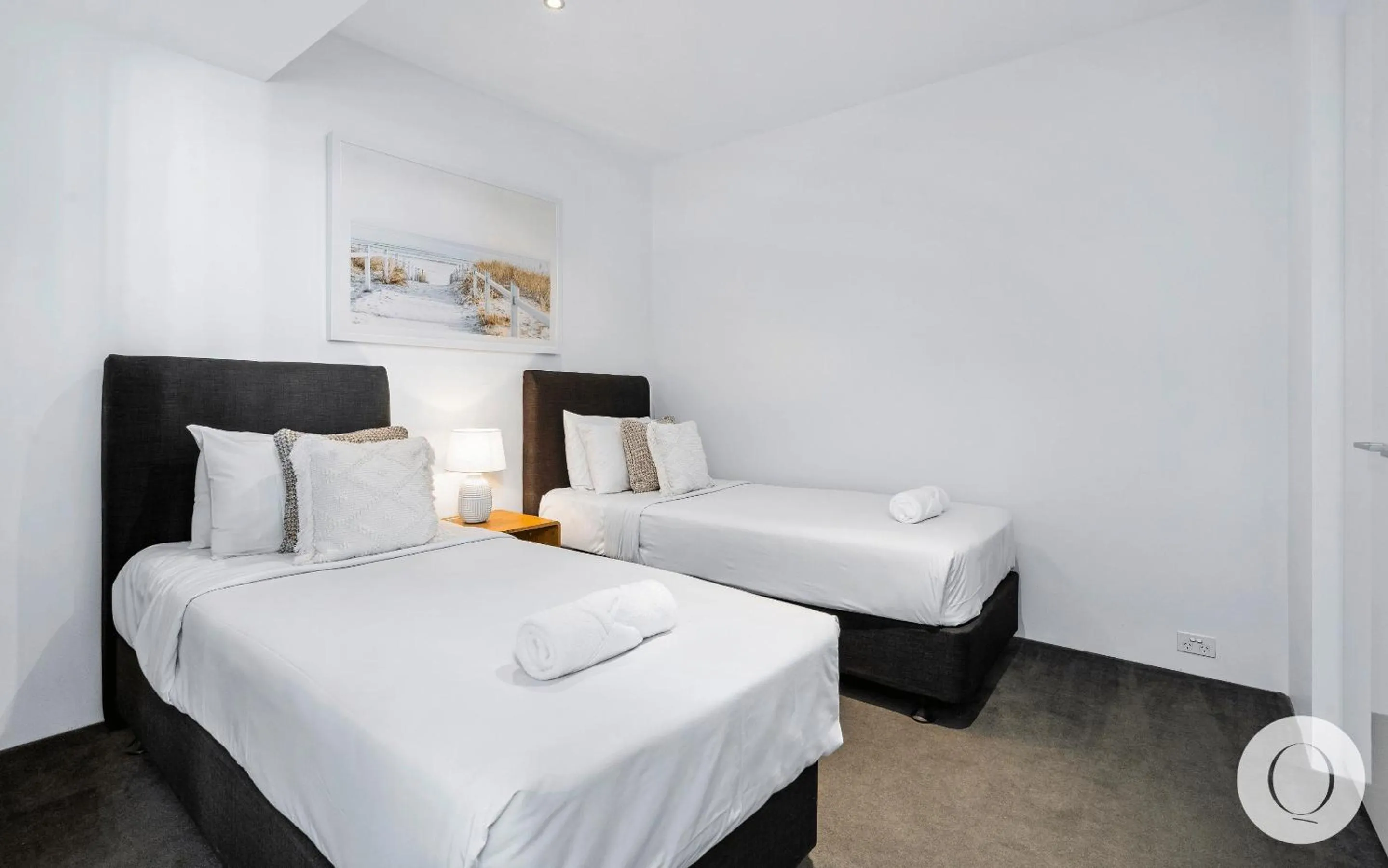 Bedroom, Bed in Circle on Cavill - QStay