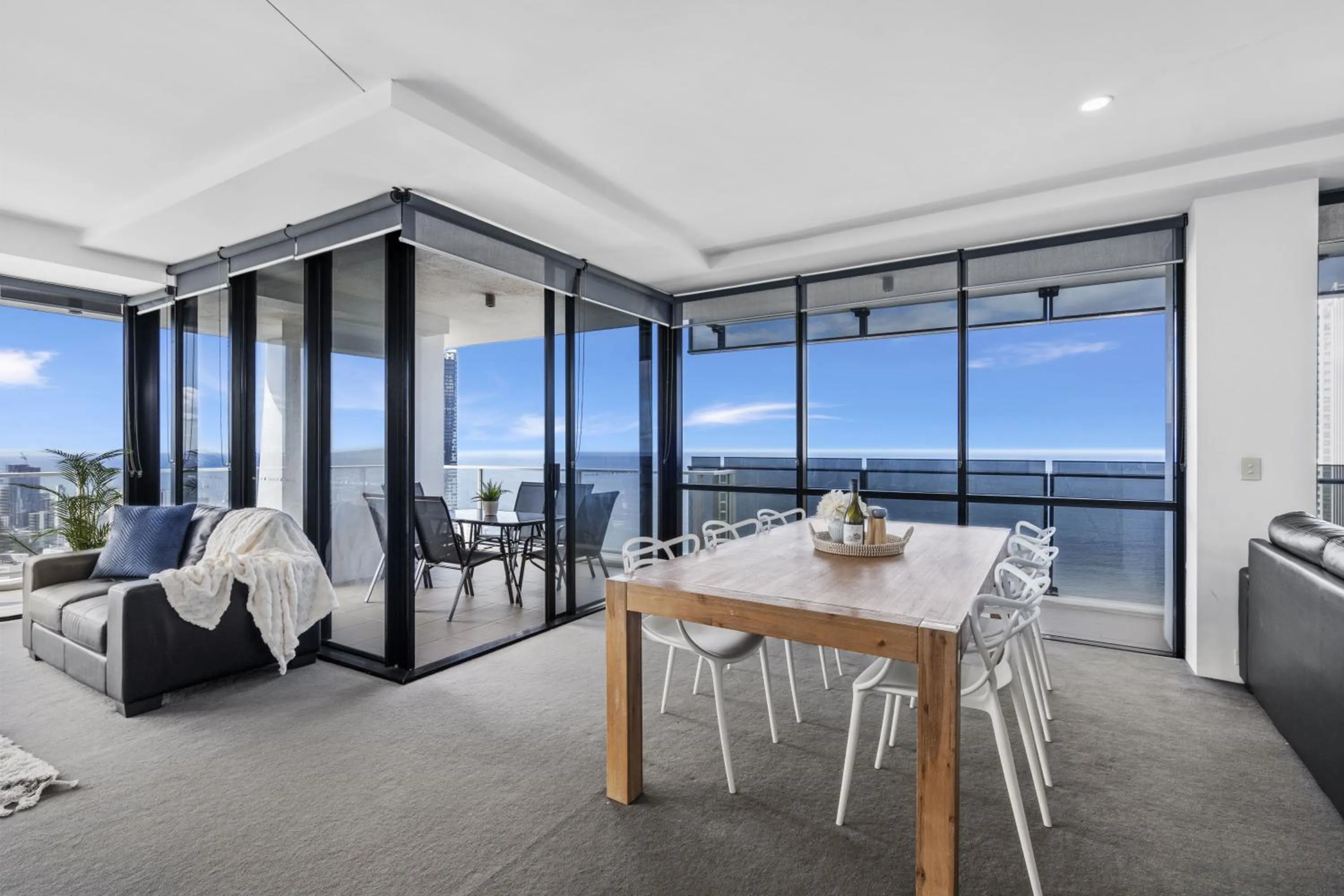 Dining area in Circle on Cavill - QStay