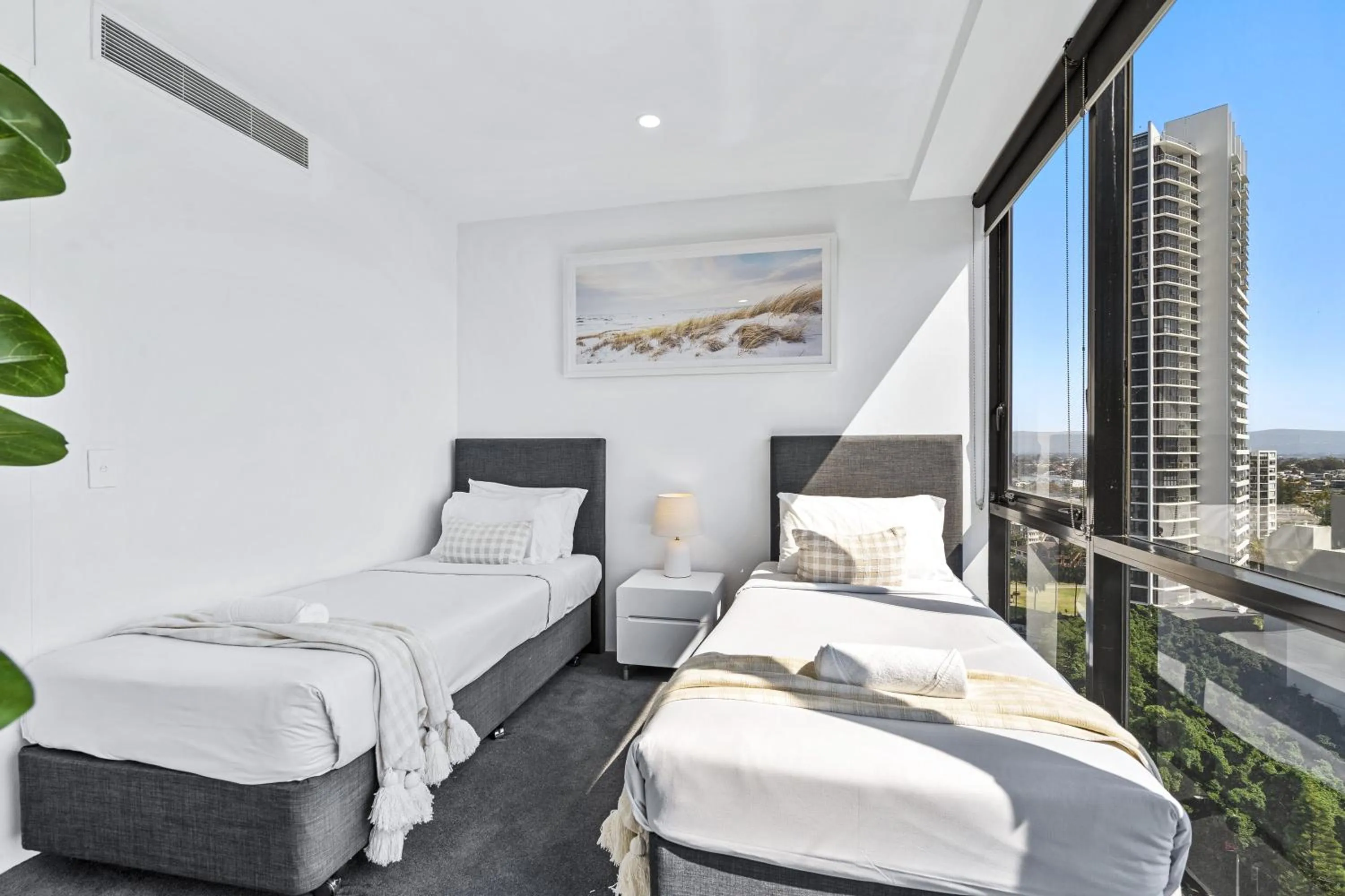 Bedroom, Bed in Circle on Cavill - QStay