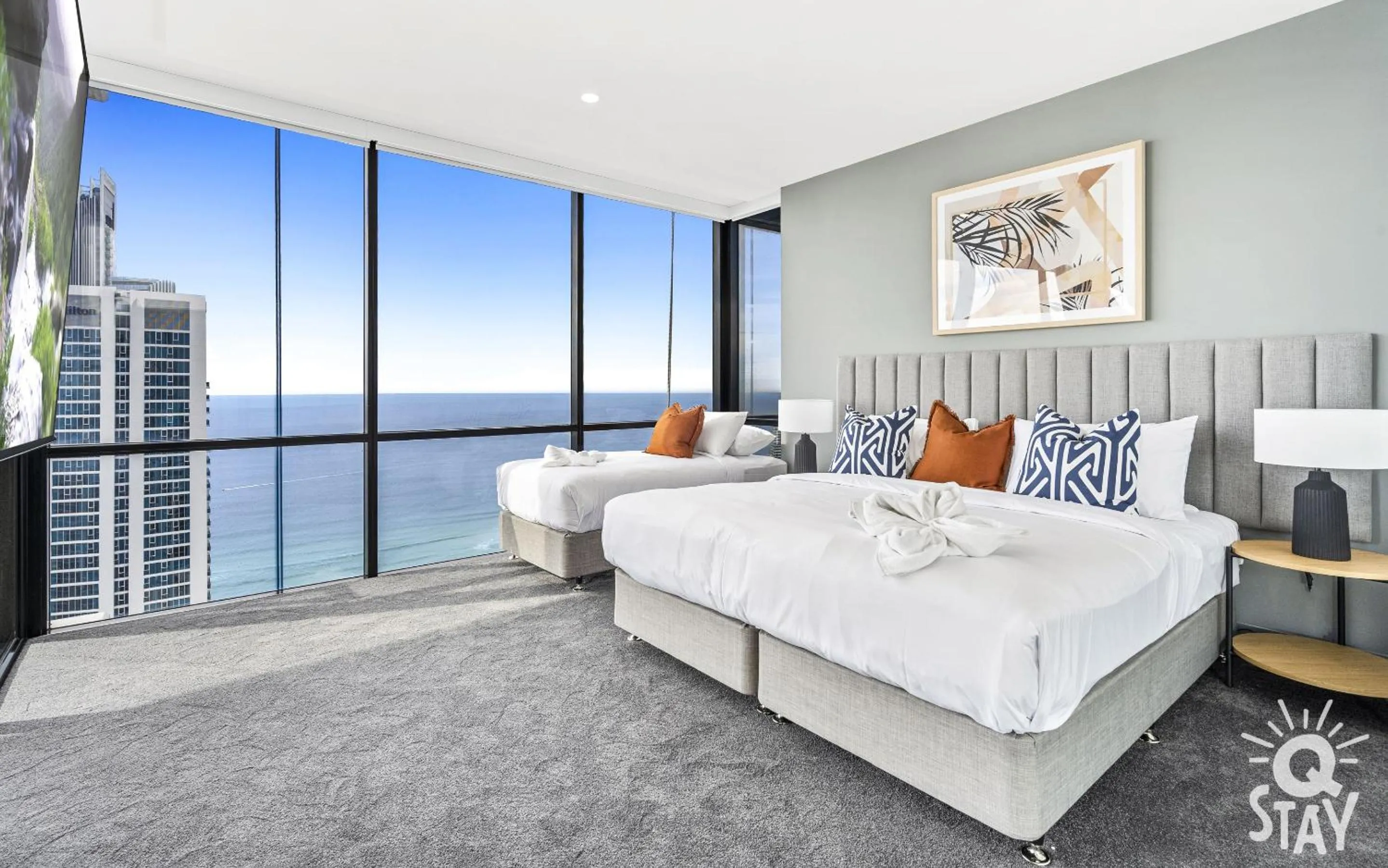 Bedroom, Bed in Circle on Cavill - QStay