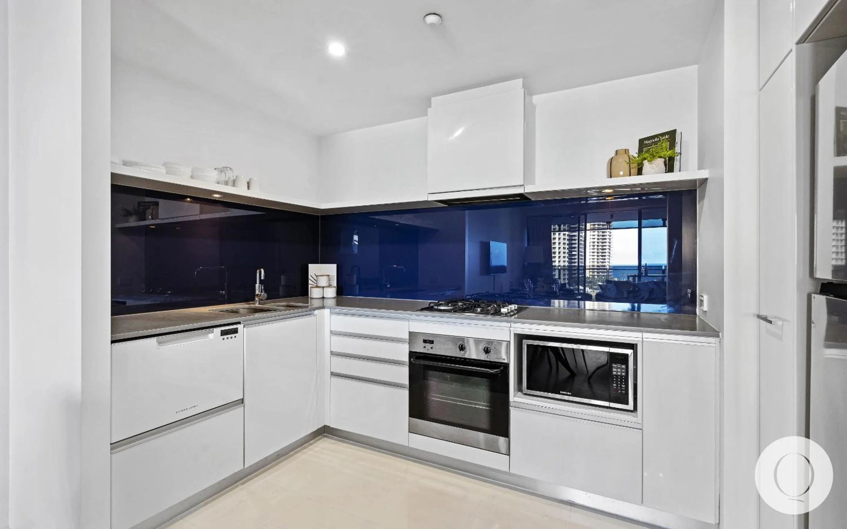 Coffee/tea facilities in Circle on Cavill - QStay