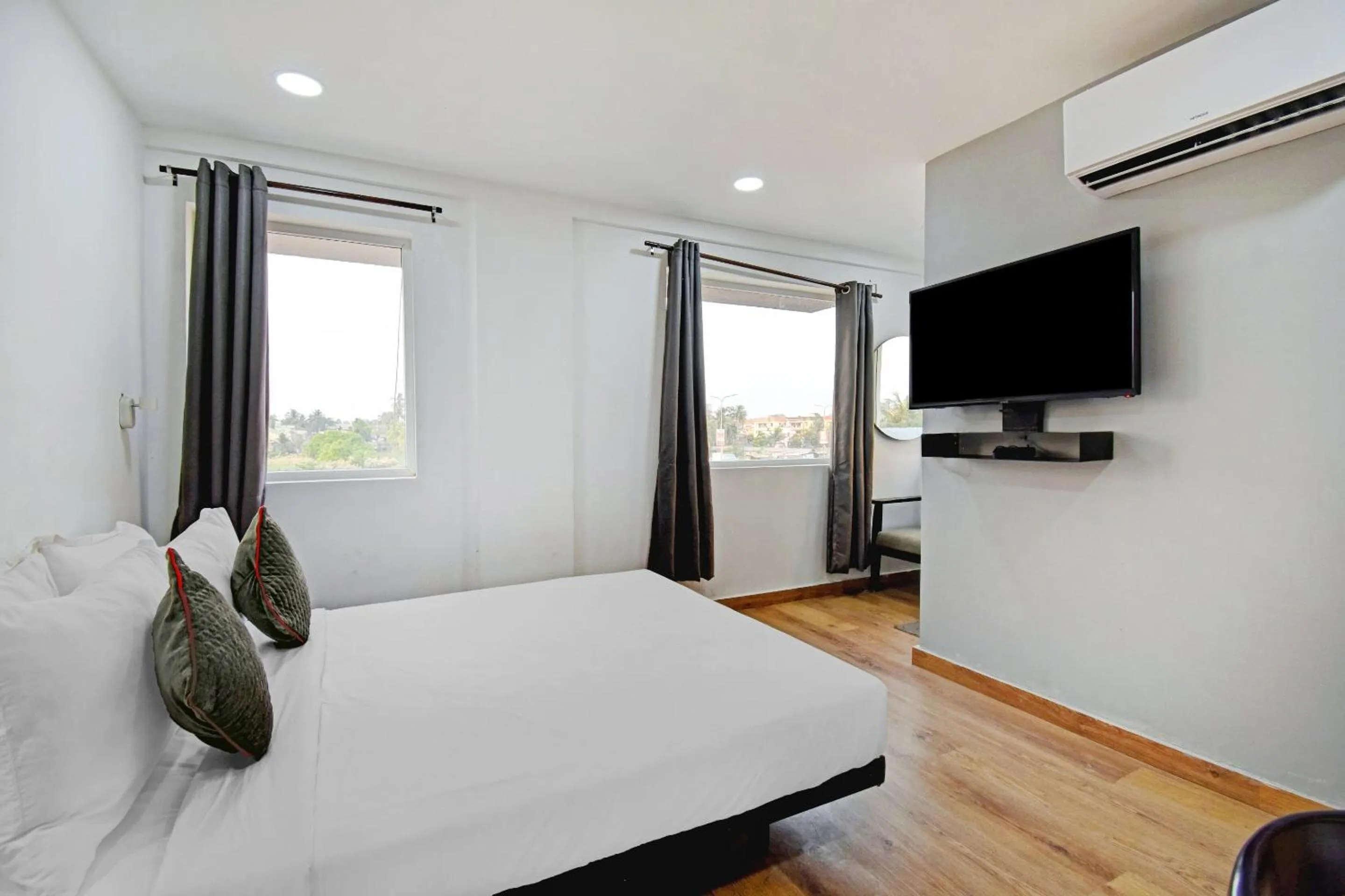 Bedroom, Bed in Super Townhouse The Royal Retreat