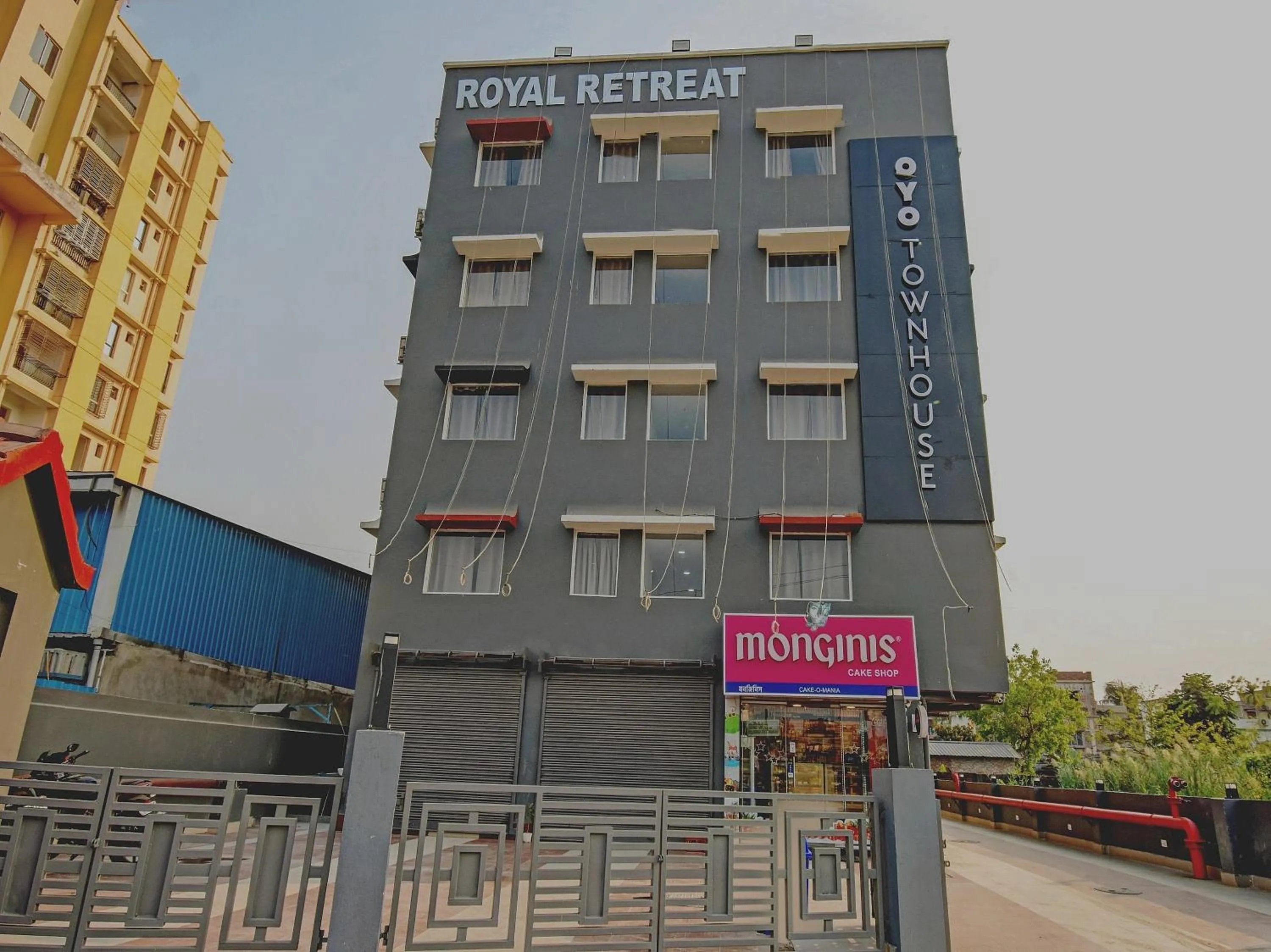 Facade/entrance in Super Townhouse The Royal Retreat