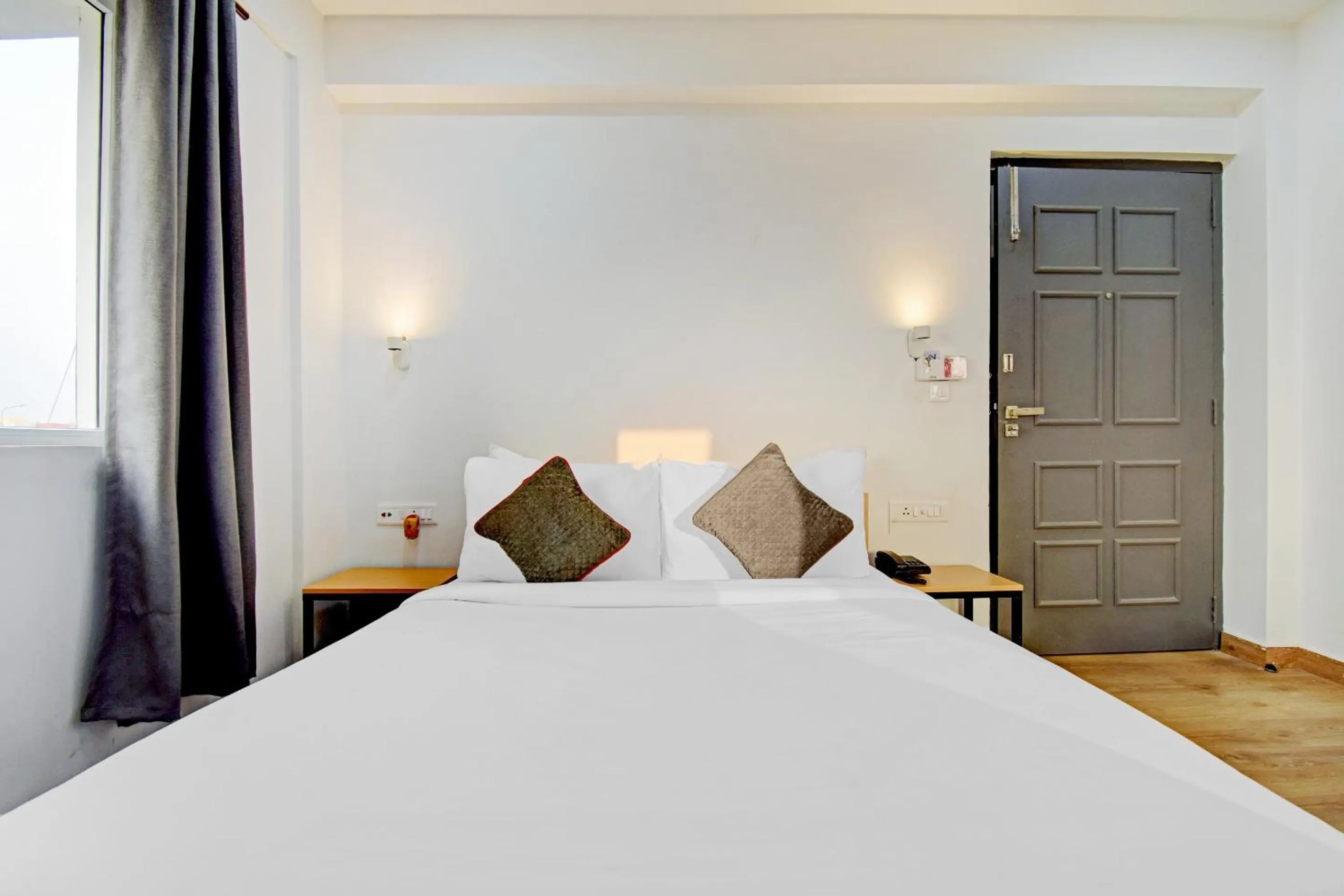 Bedroom, Bed in Super Townhouse The Royal Retreat