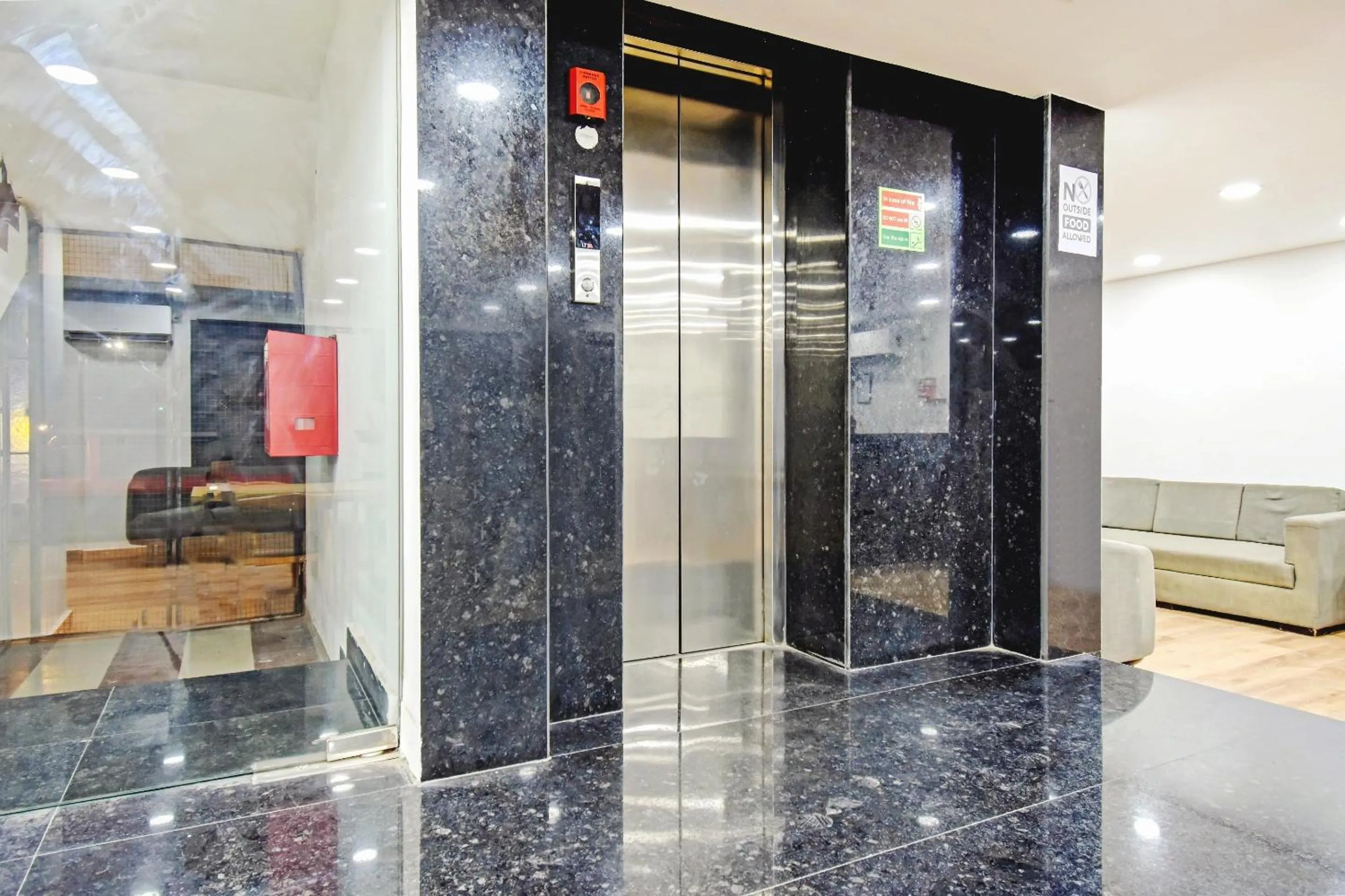 Bedroom in Super Townhouse The Royal Retreat