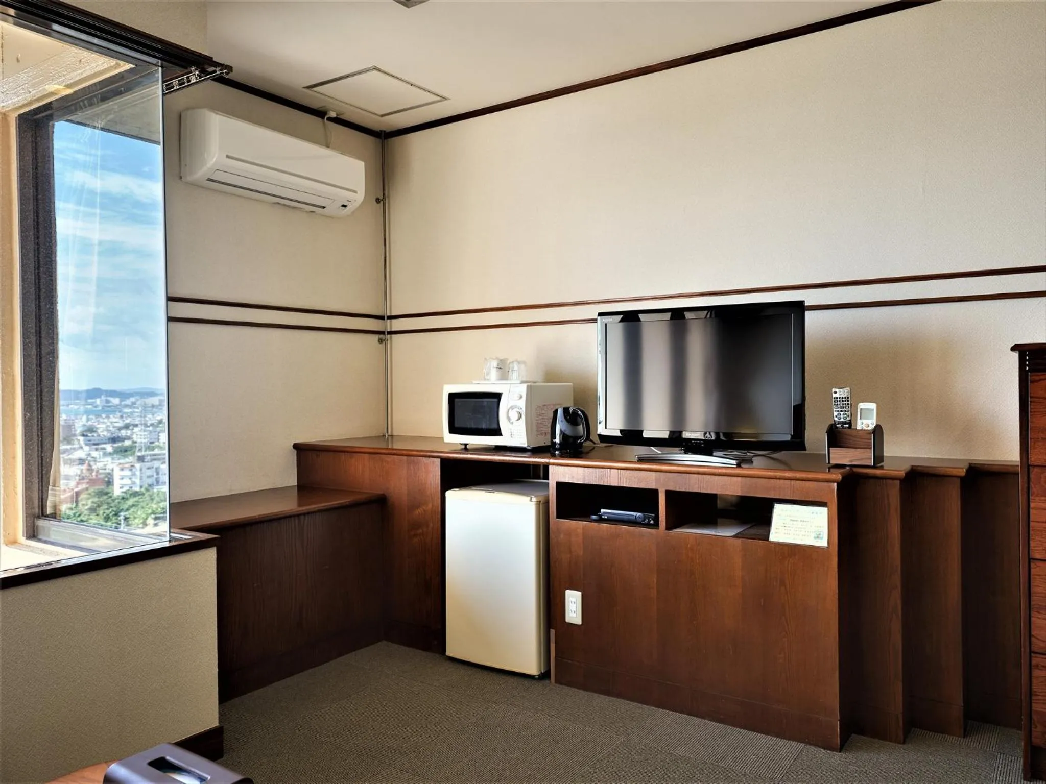 Photo of the whole room in Purari OKINAWA