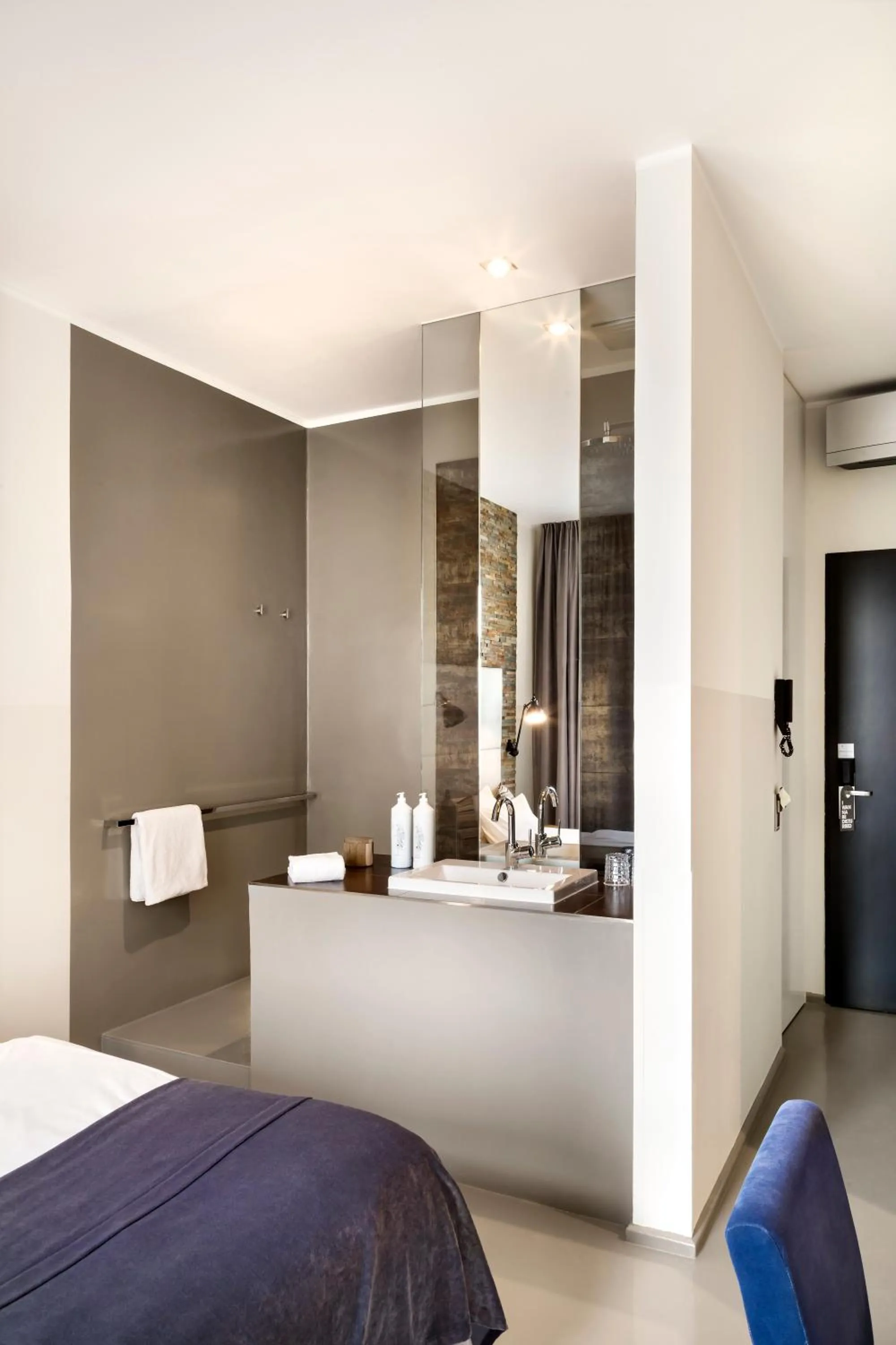 Photo of the whole room, Bed in Lux 11 Berlin-Mitte