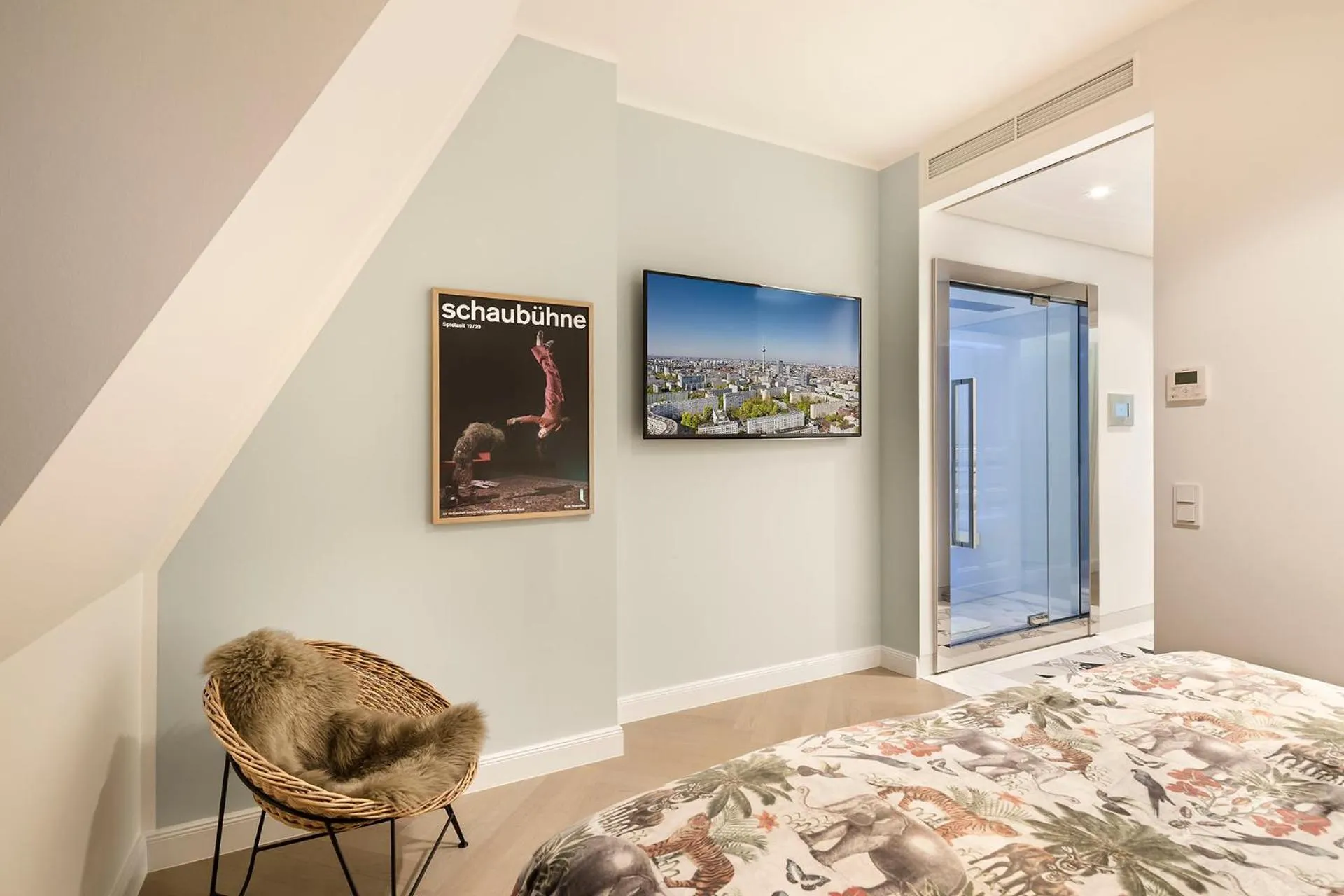 Decorative detail, Bed in Lux 11 Berlin-Mitte