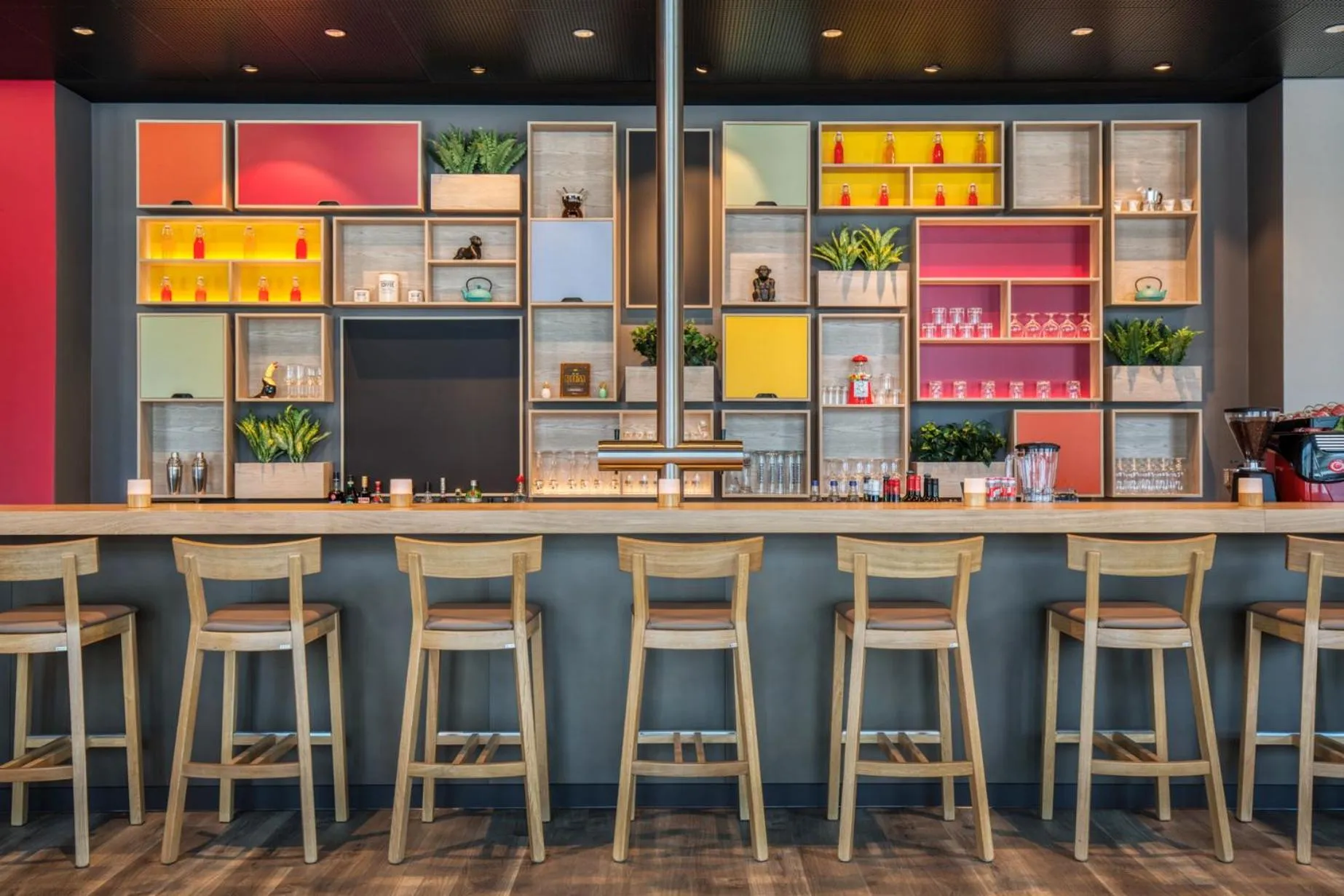 Lounge or bar in IntercityHotel Wiesbaden