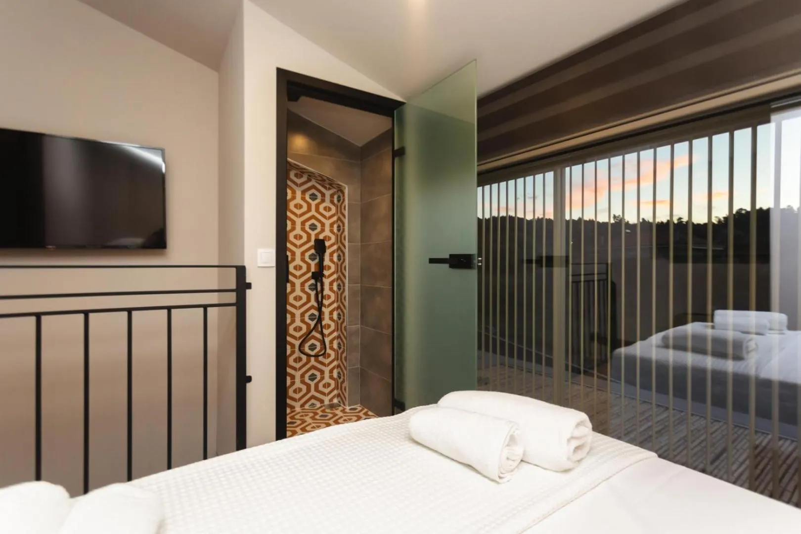 Shower, Bed in Amoessa Boutique - Adults Only