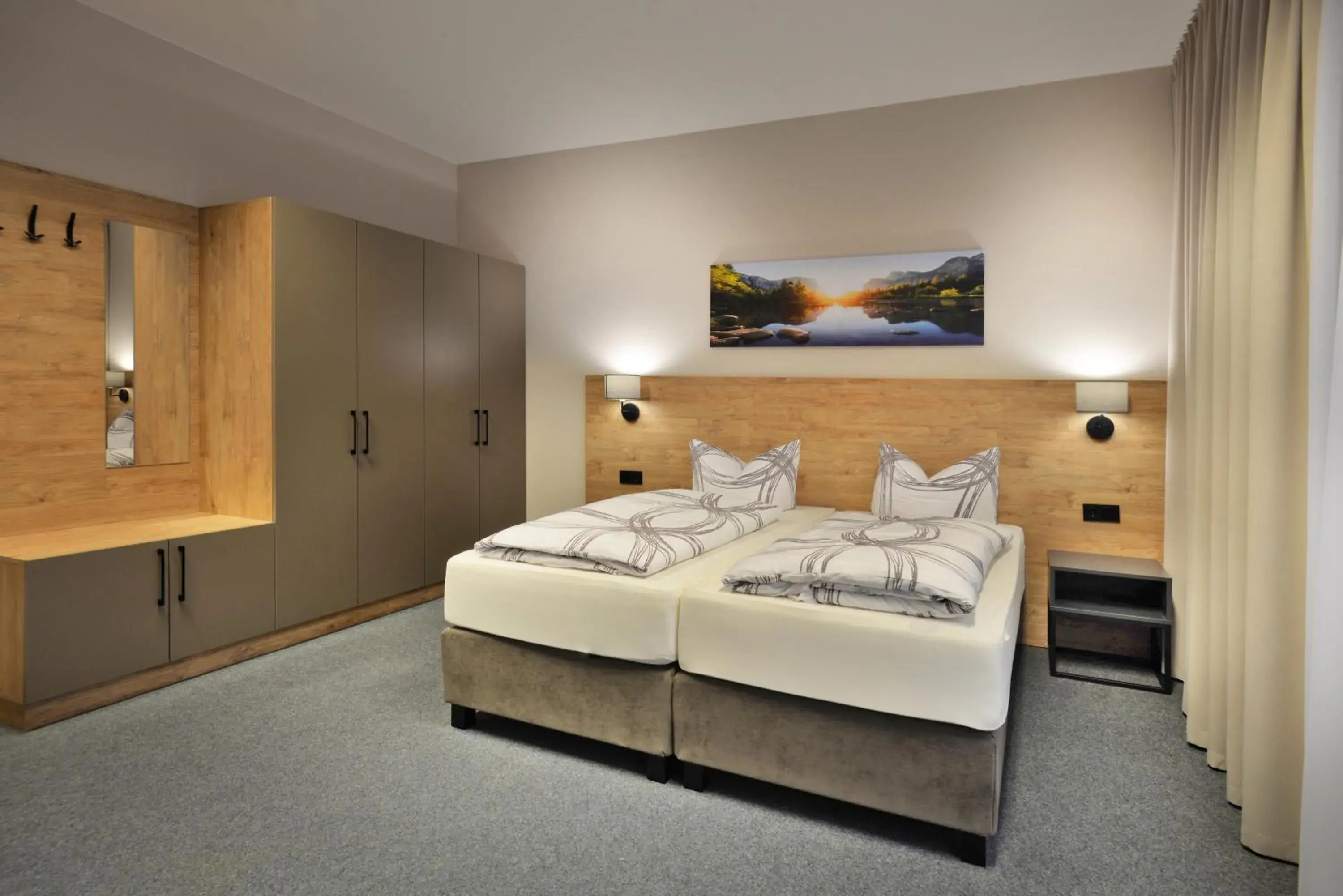 Small Double Room in BELLEVUE-Boardinghouse Small Double Room in BELLEVUE-Boardinghouse