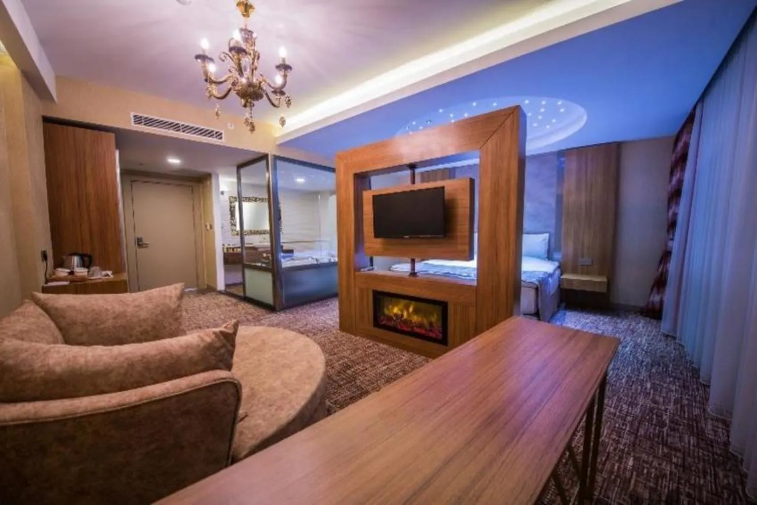 Communal lounge/ TV room in Bendis Otel