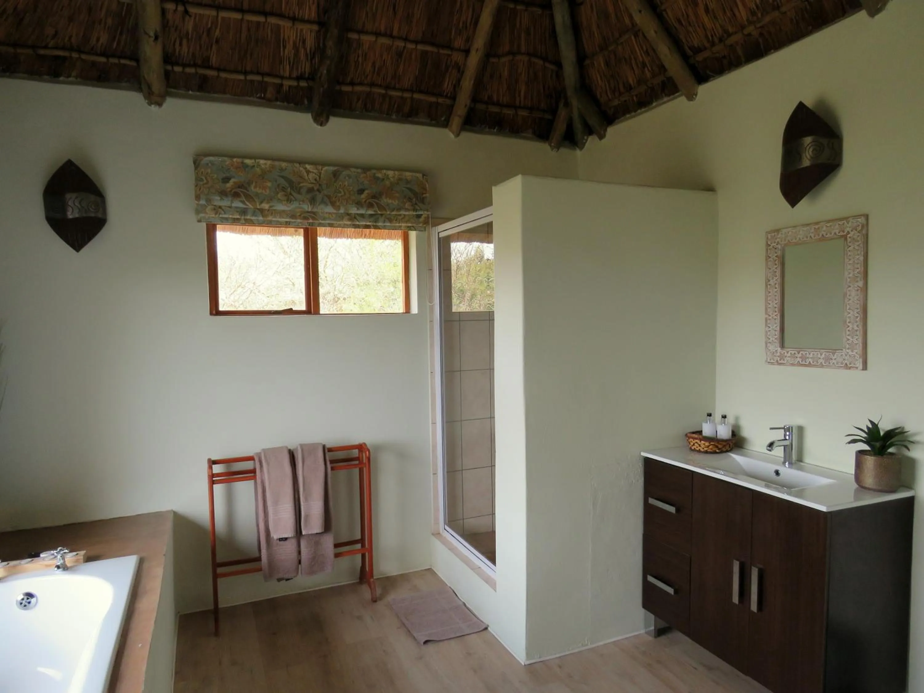 Bathroom in Woodbury Lodge – Amakhala Game Reserve