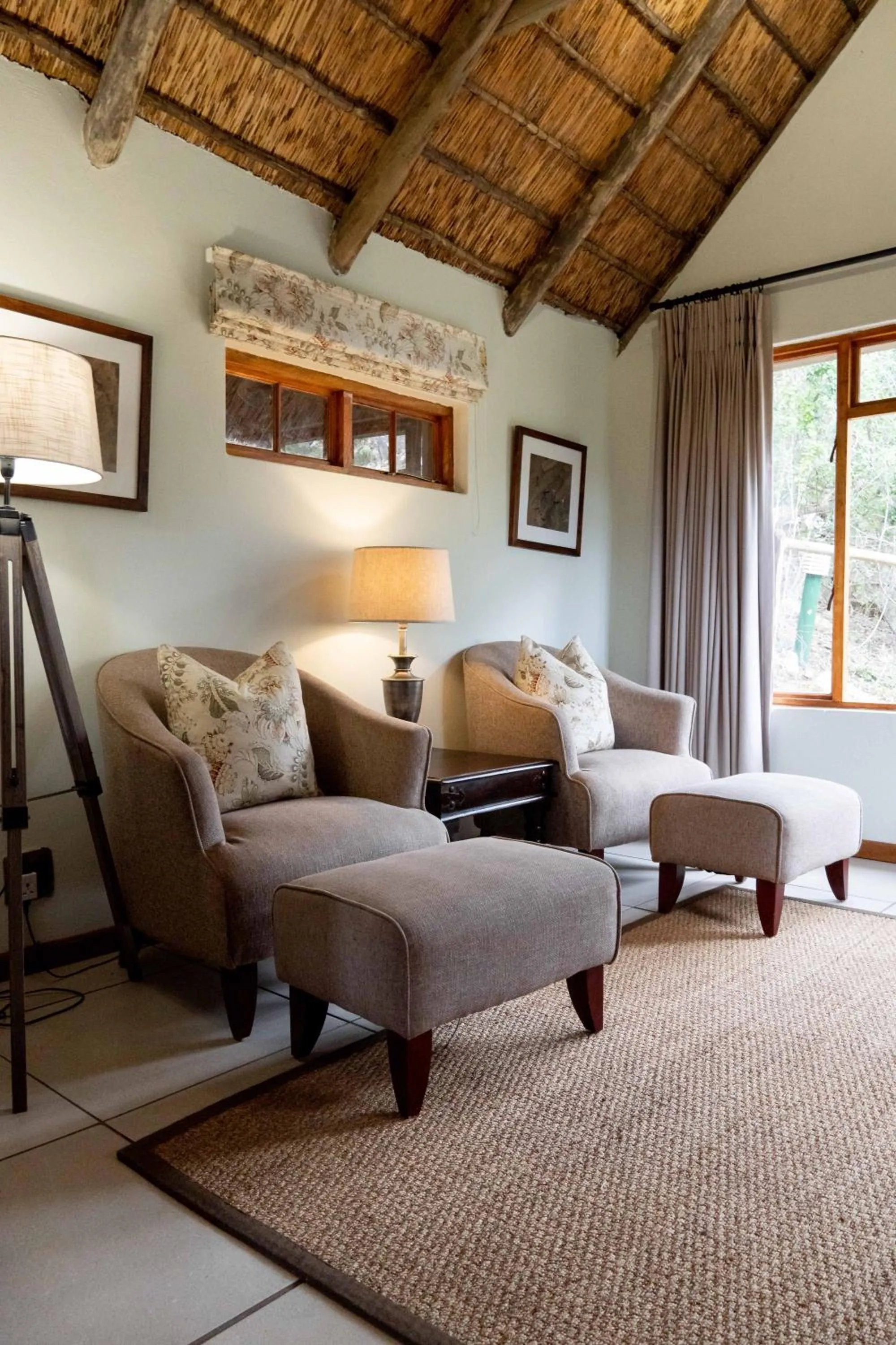 Seating area in Woodbury Lodge – Amakhala Game Reserve