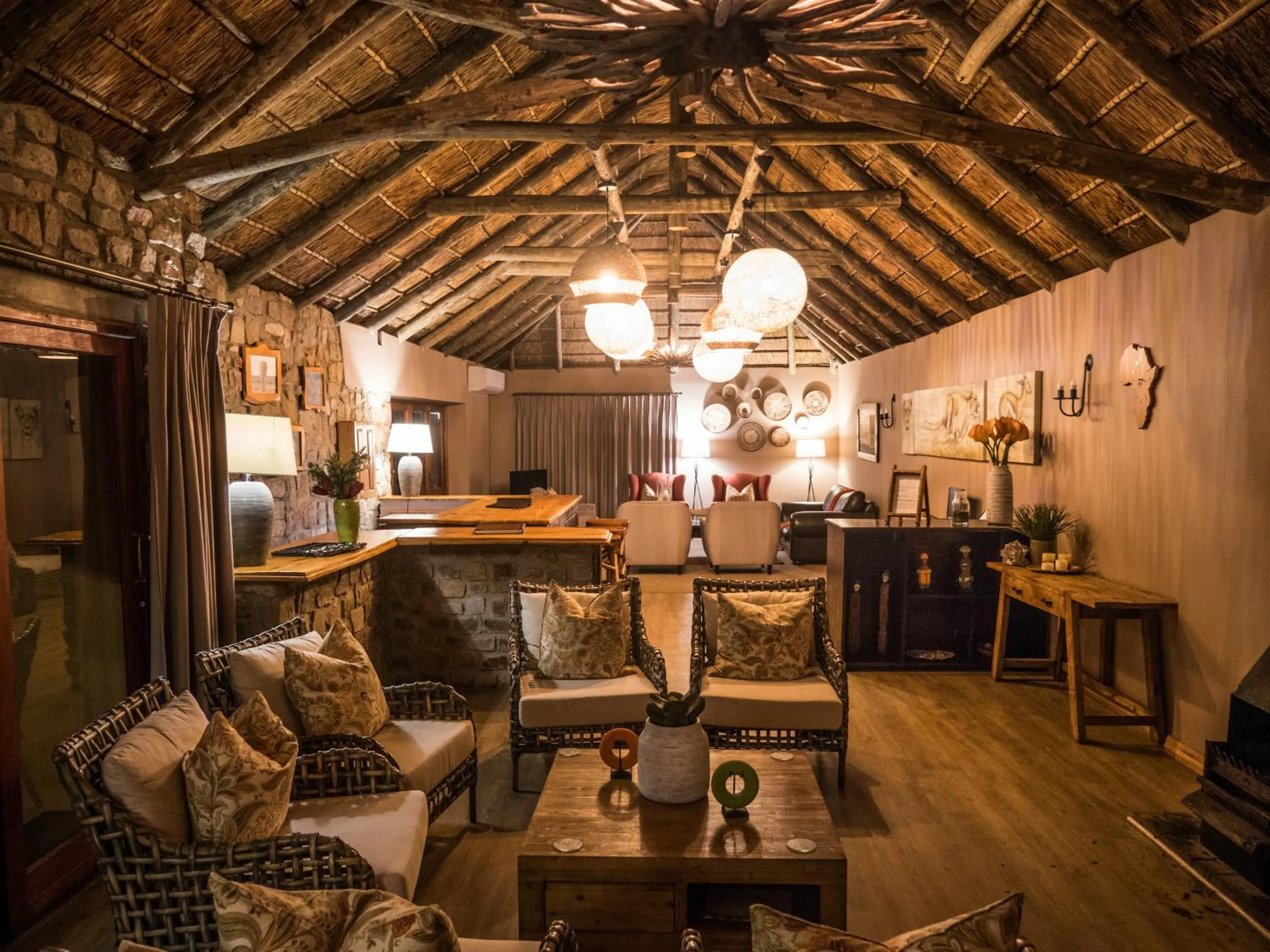 Living room in Woodbury Lodge – Amakhala Game Reserve