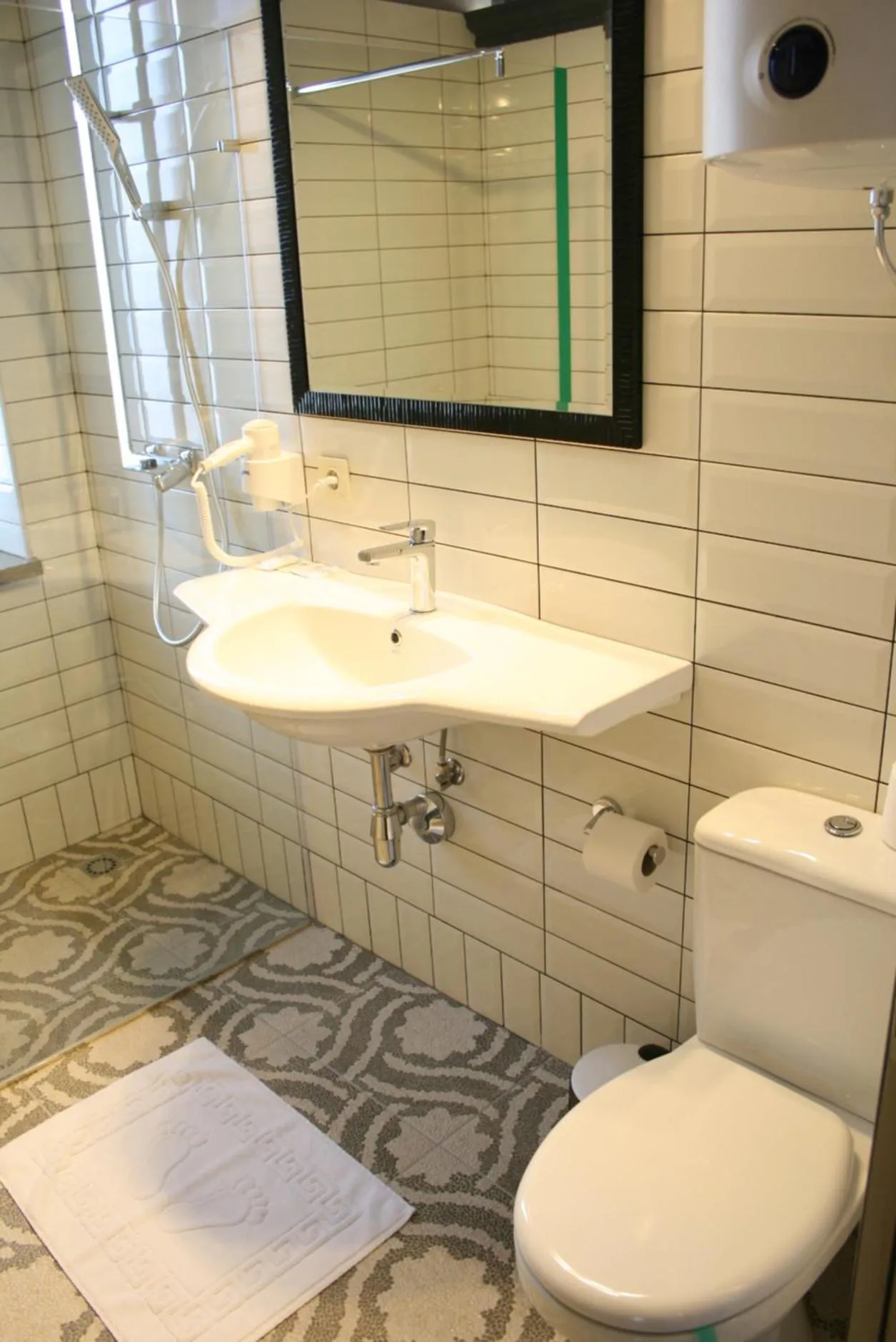 Shower in Aparthotel