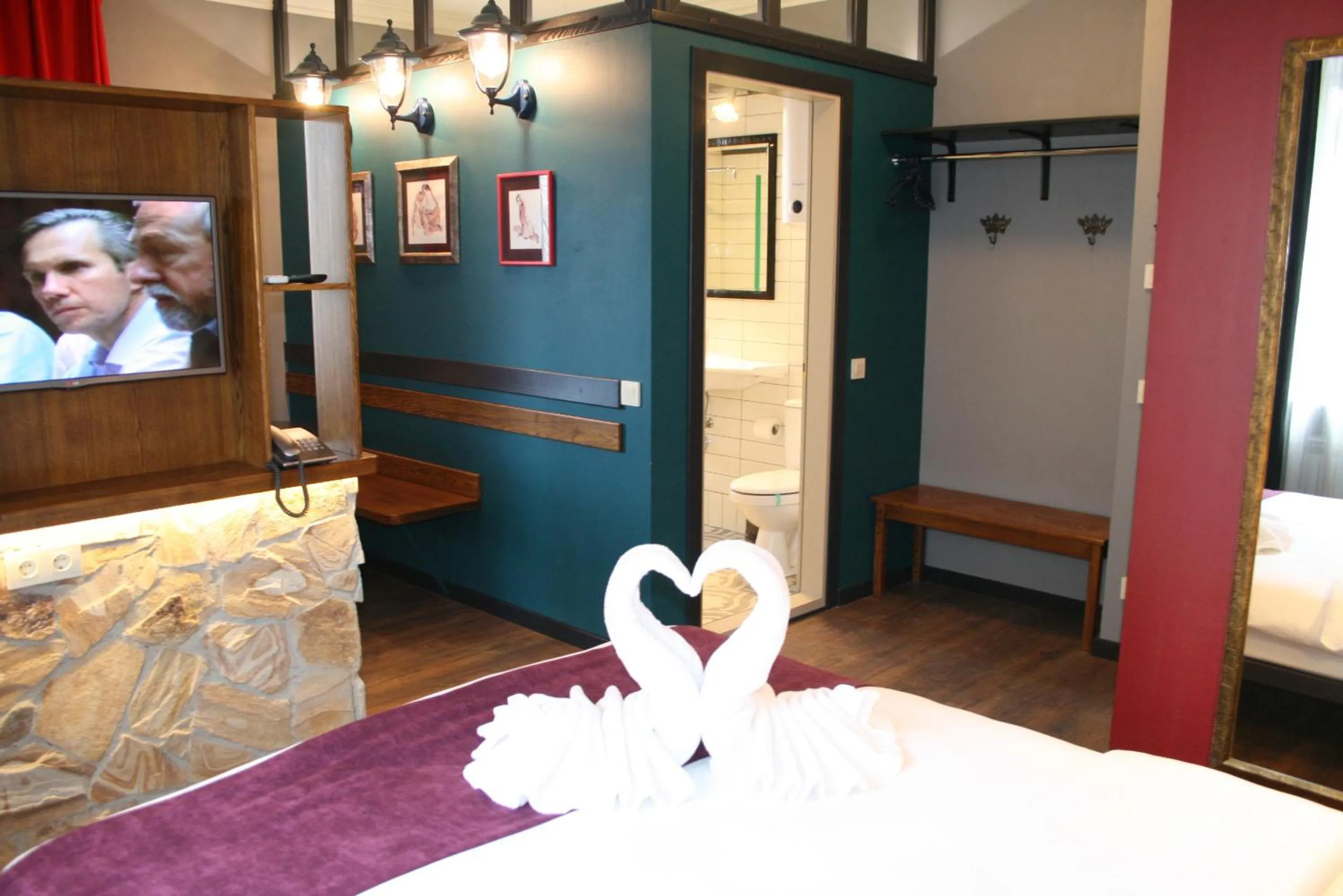 Property building, Bed in Aparthotel