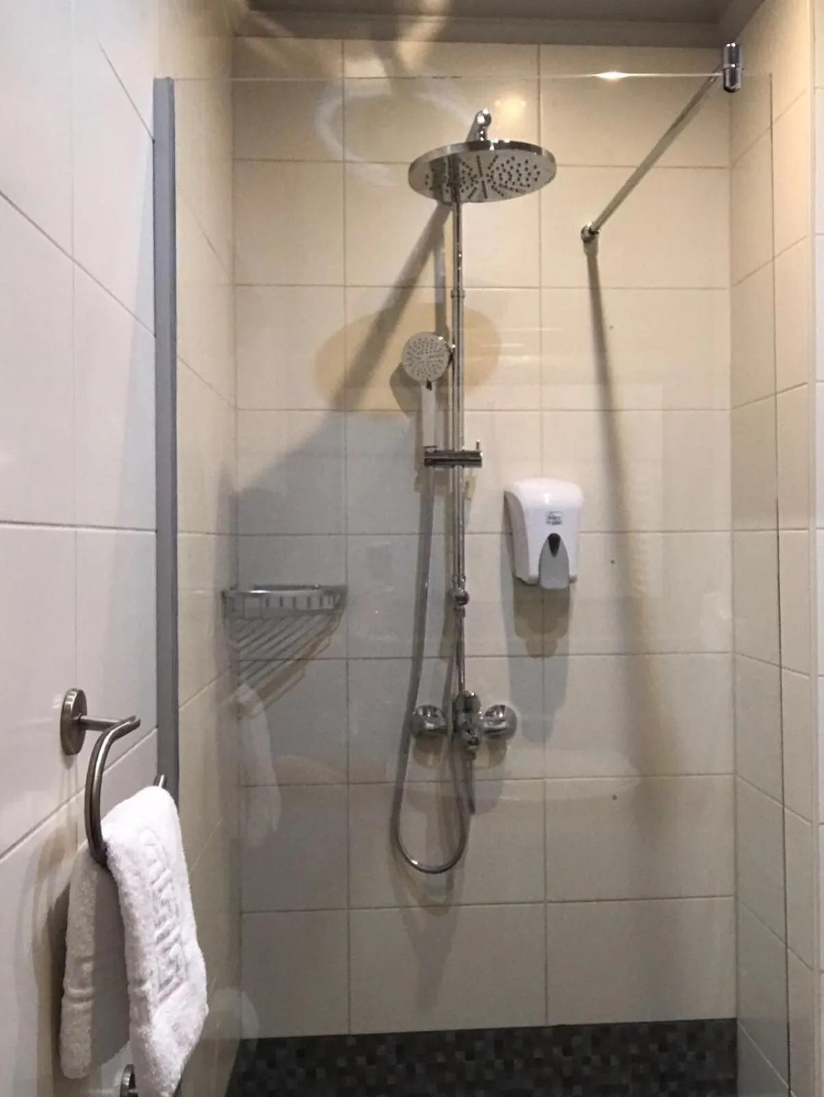 Shower in Aparthotel