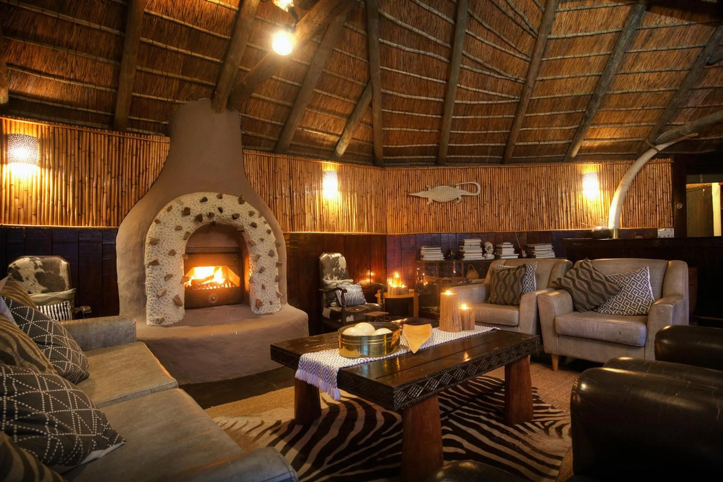 Communal lounge/ TV room in Safari Lodge - Amakhala Game Reserve