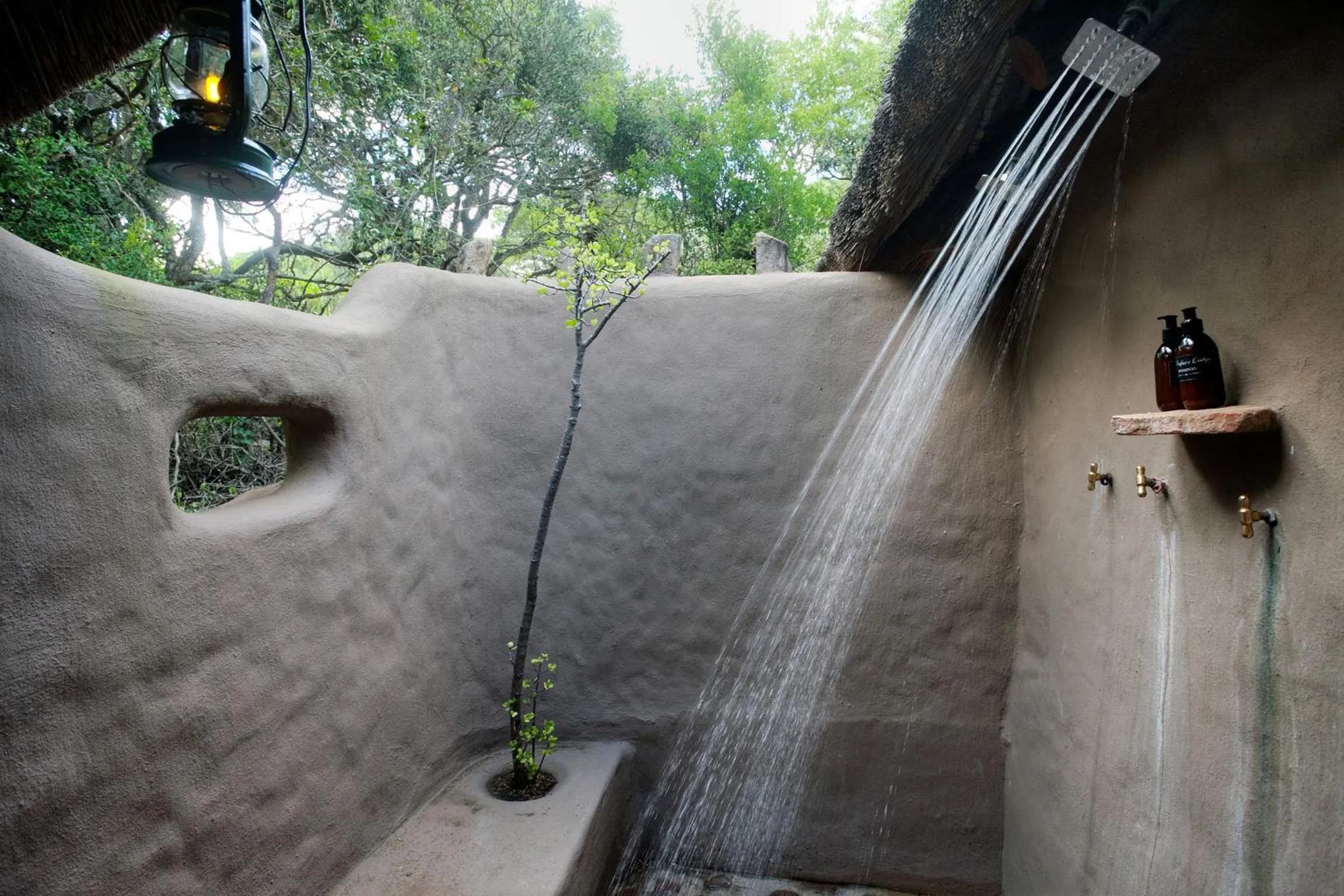 Shower in Safari Lodge - Amakhala Game Reserve