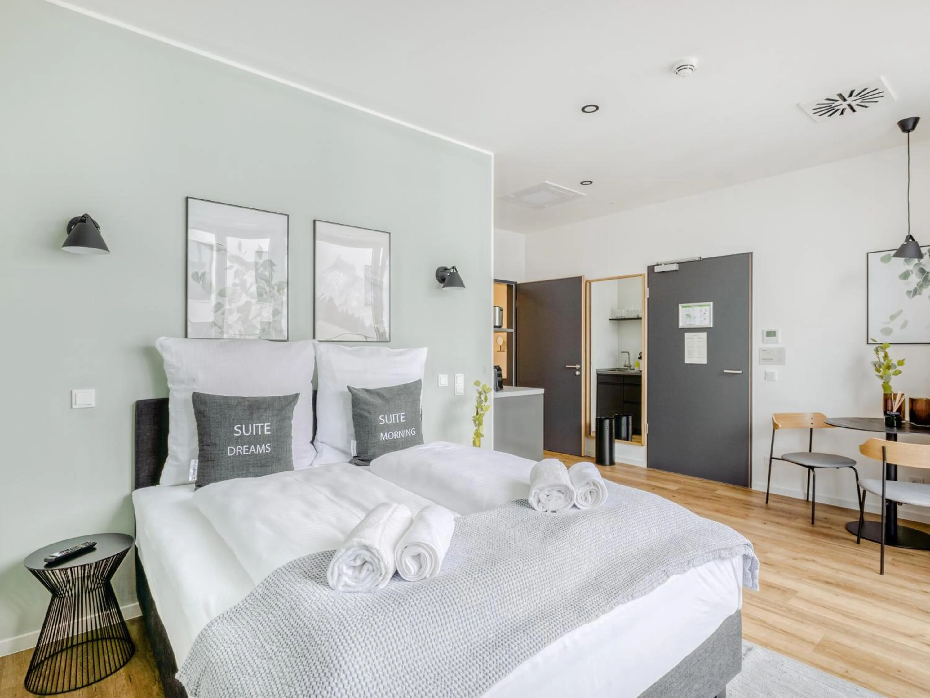 Bed in Limehome Mönchengladbach Fliethstraße