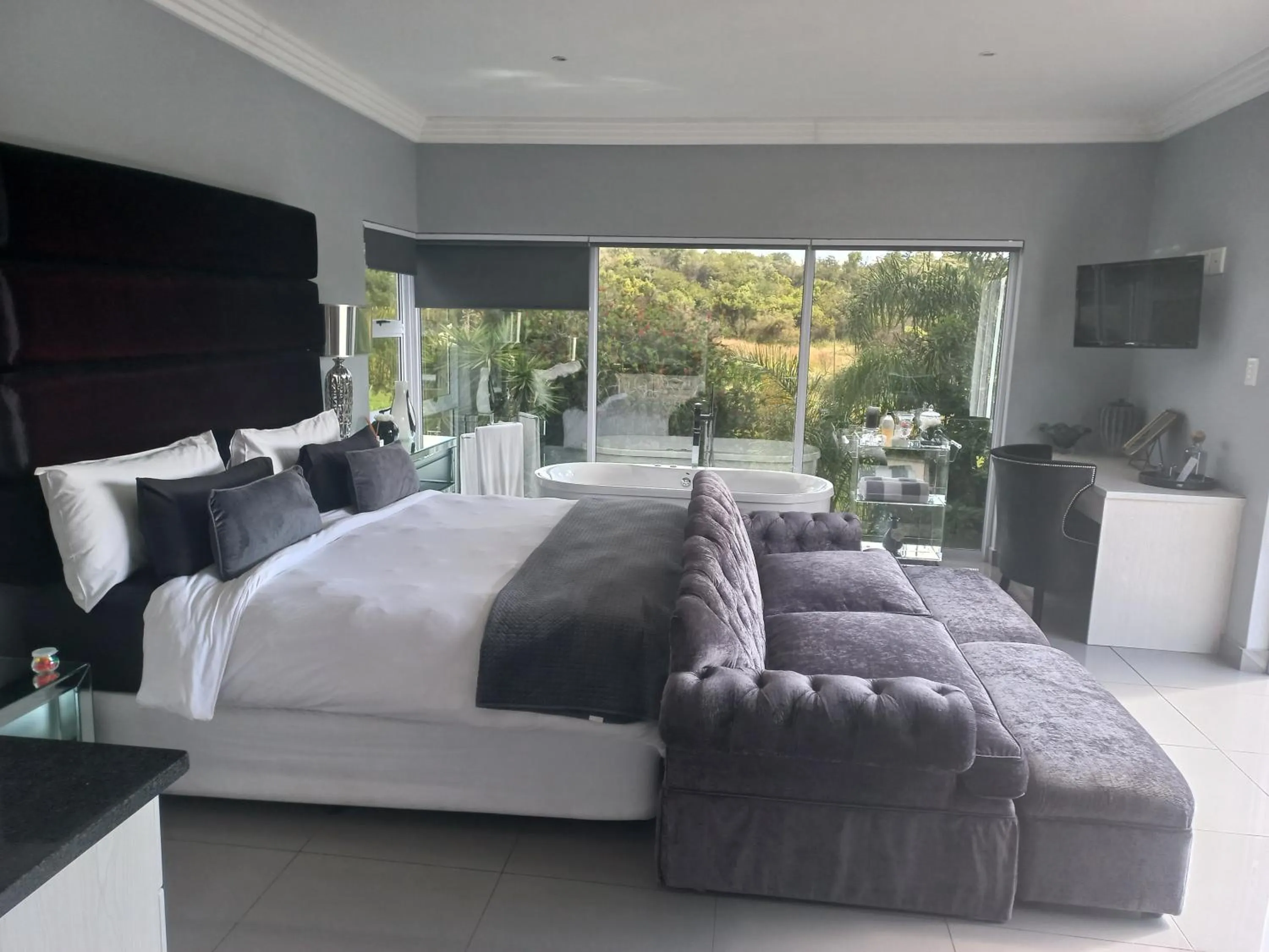 Bedroom, Bed in North Haven Country Estate