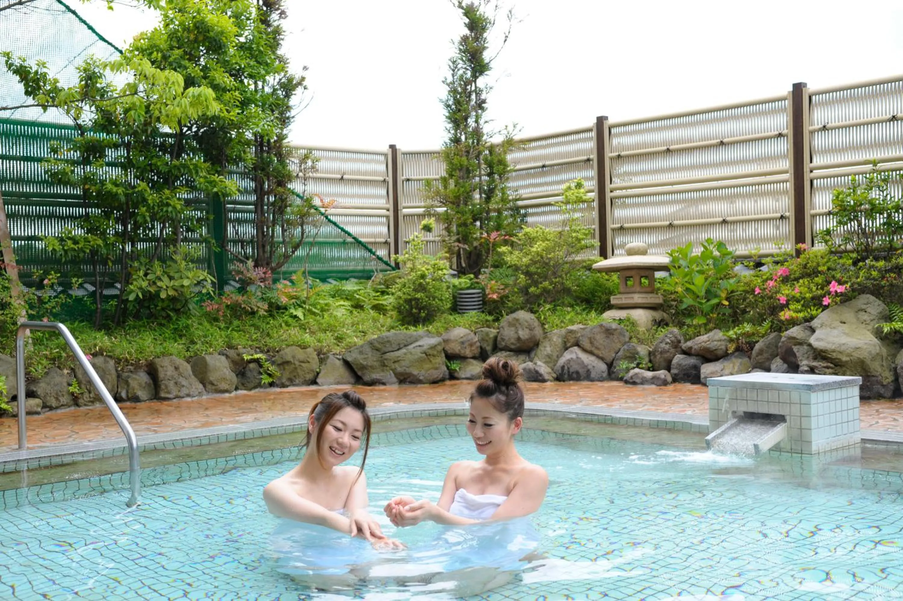 Hot Spring Bath in Maholova Minds Miura