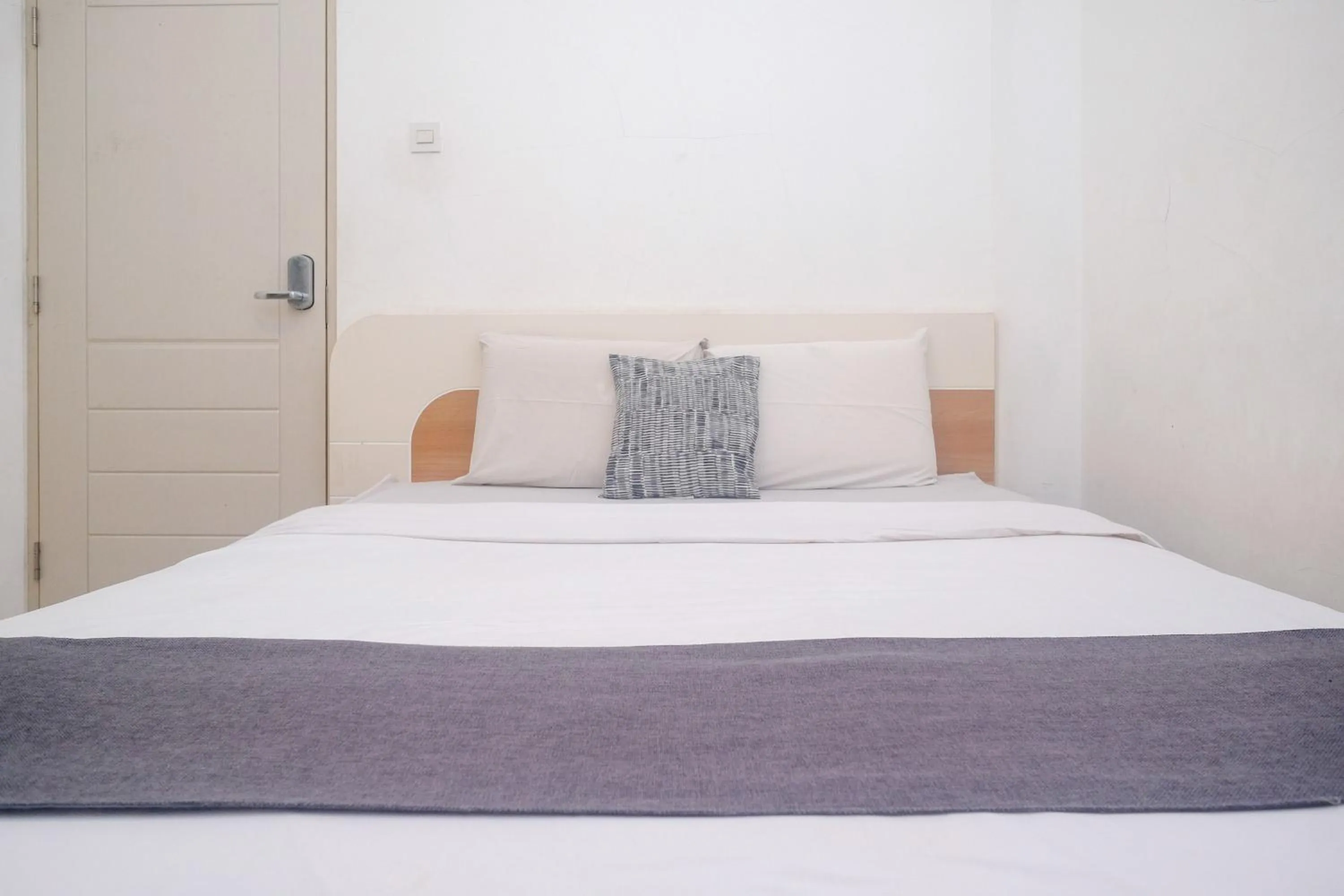 Bedroom, Bed in Ngampilan Residence Yogyakarta Mitra RedDoorz