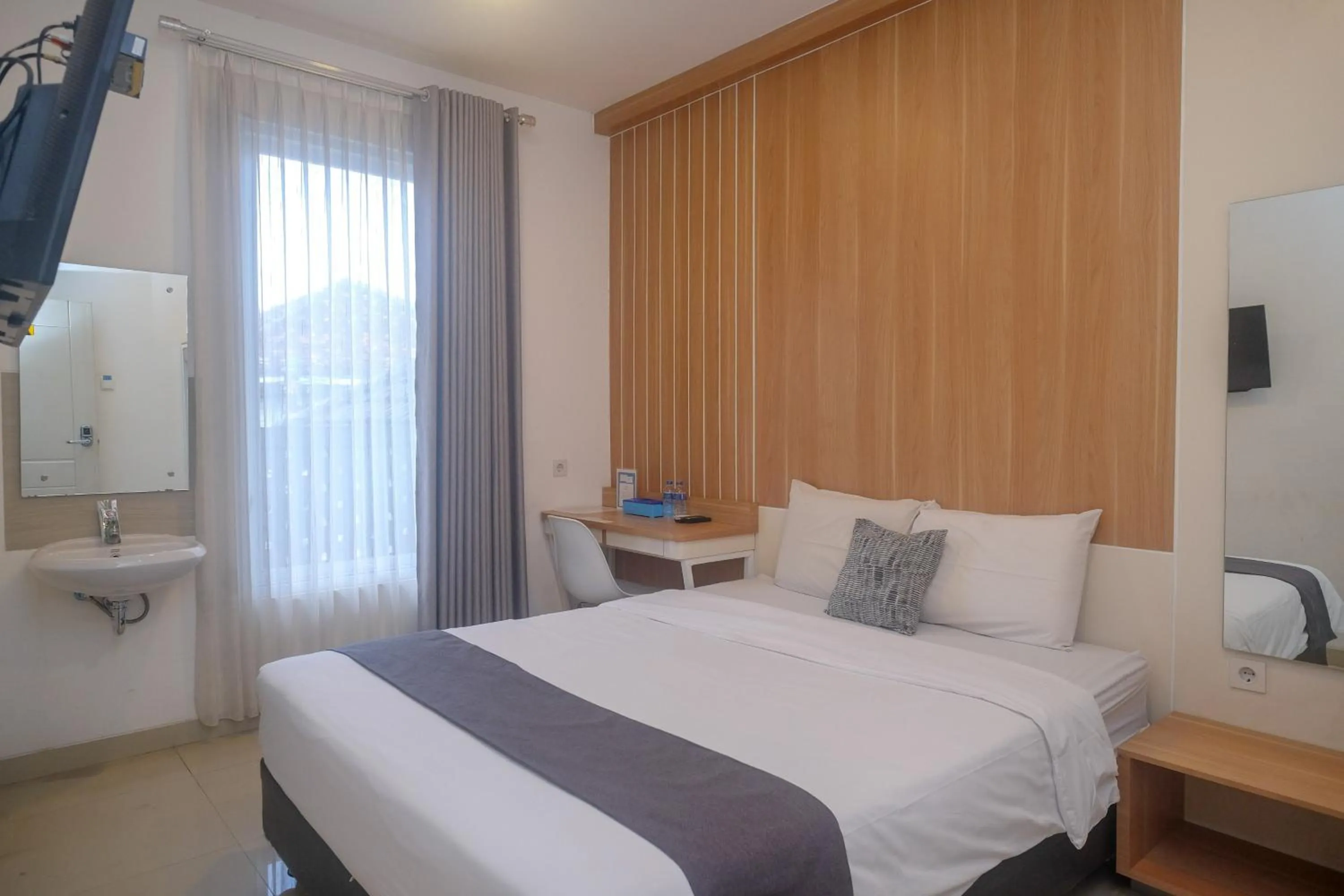 Bedroom, Bed in Ngampilan Residence Yogyakarta Mitra RedDoorz