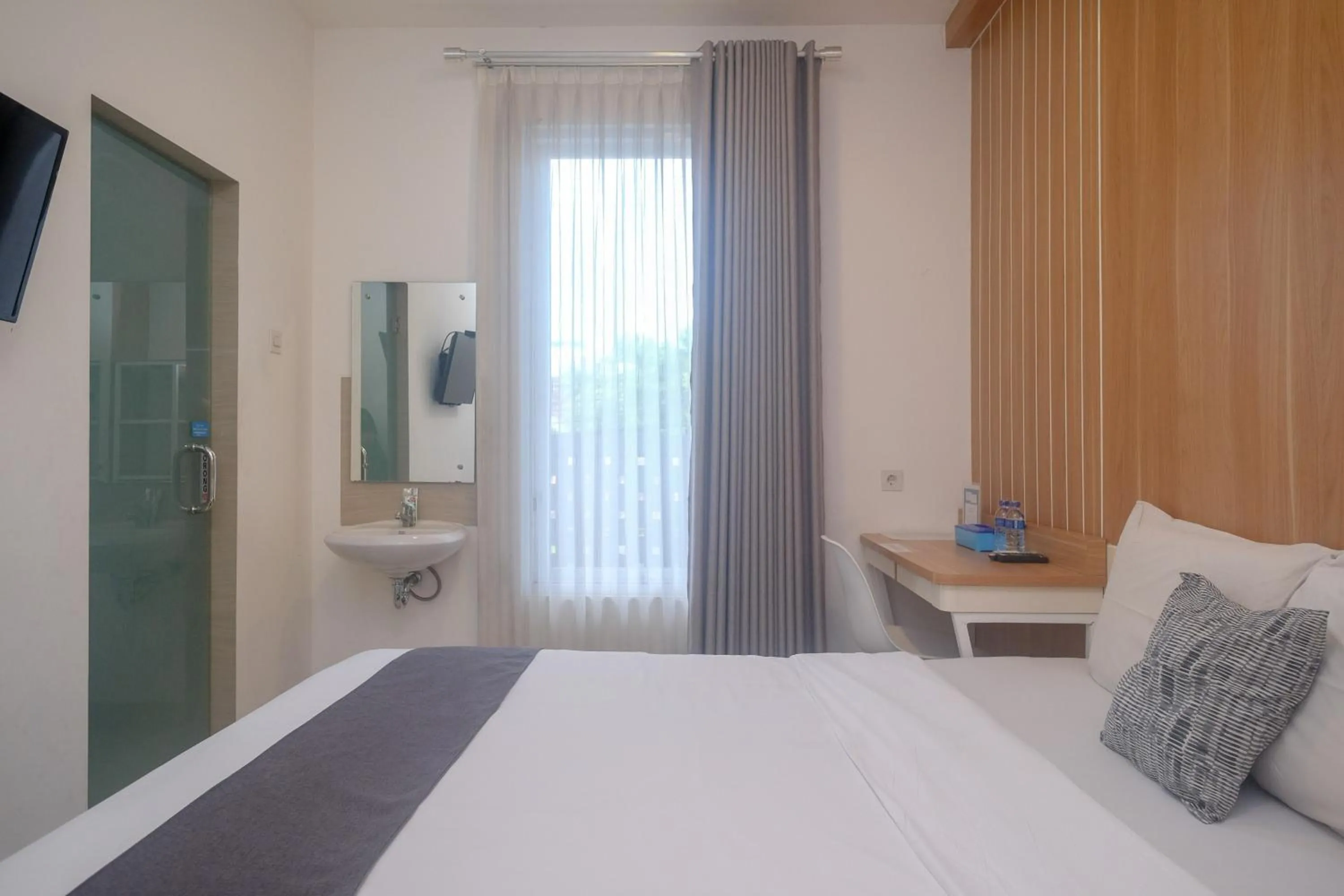 Bedroom, Bed in Ngampilan Residence Yogyakarta Mitra RedDoorz