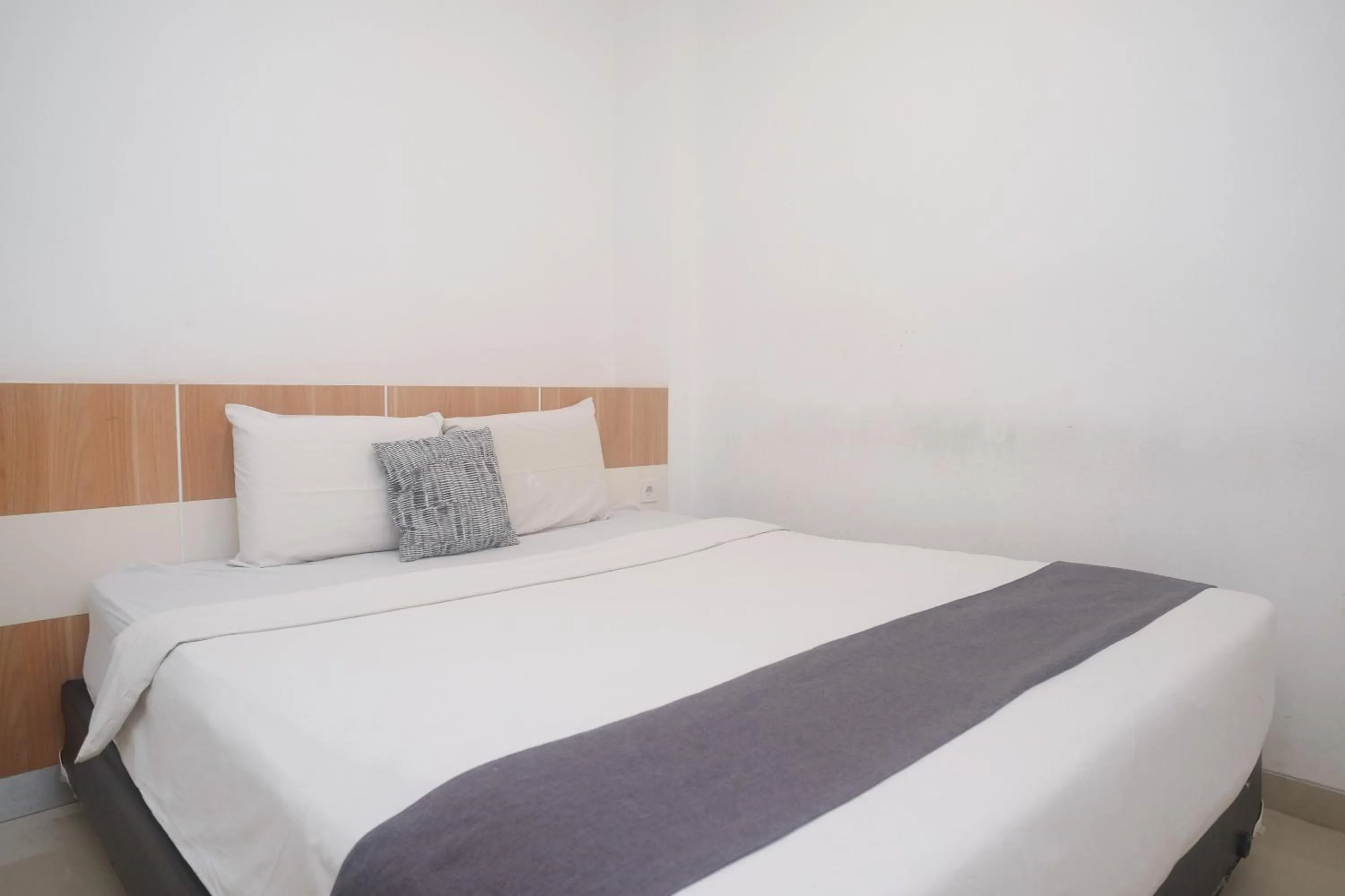 Bedroom, Bed in Ngampilan Residence Yogyakarta Mitra RedDoorz