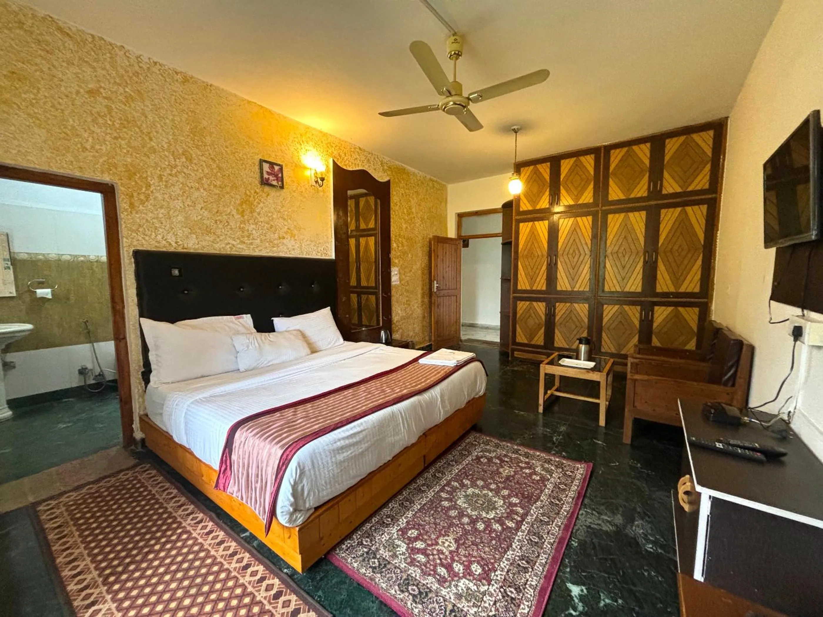 Bed in Countryside Himalayan Resort