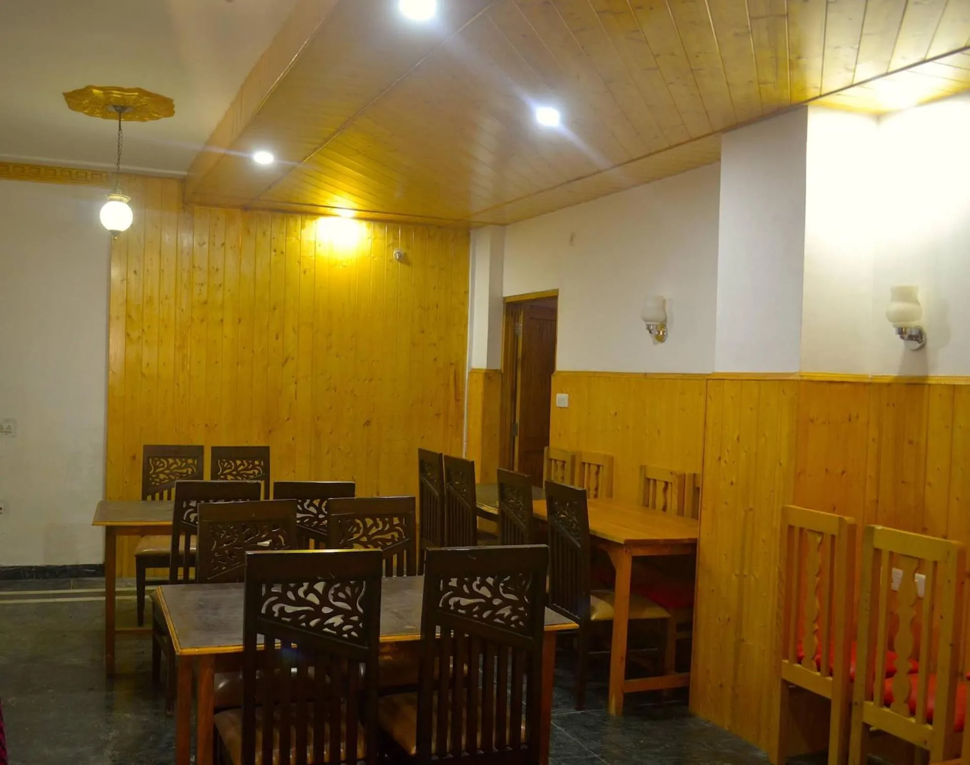 Restaurant/places to eat in Countryside Himalayan Resort