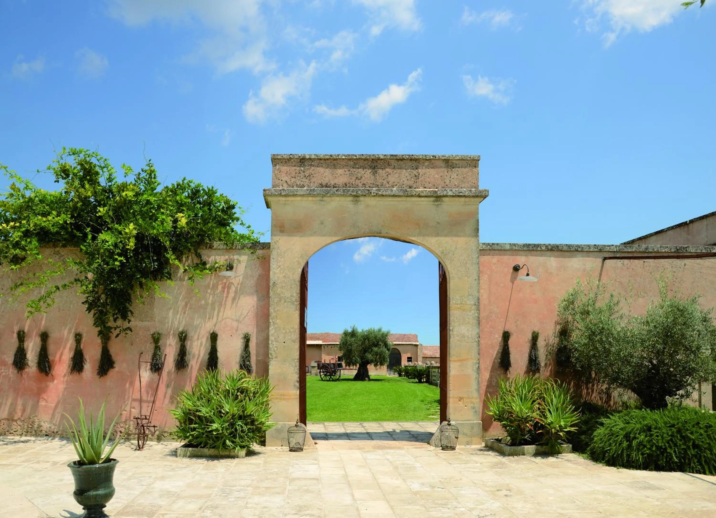 Facade/entrance in Naturalis Bio Resort