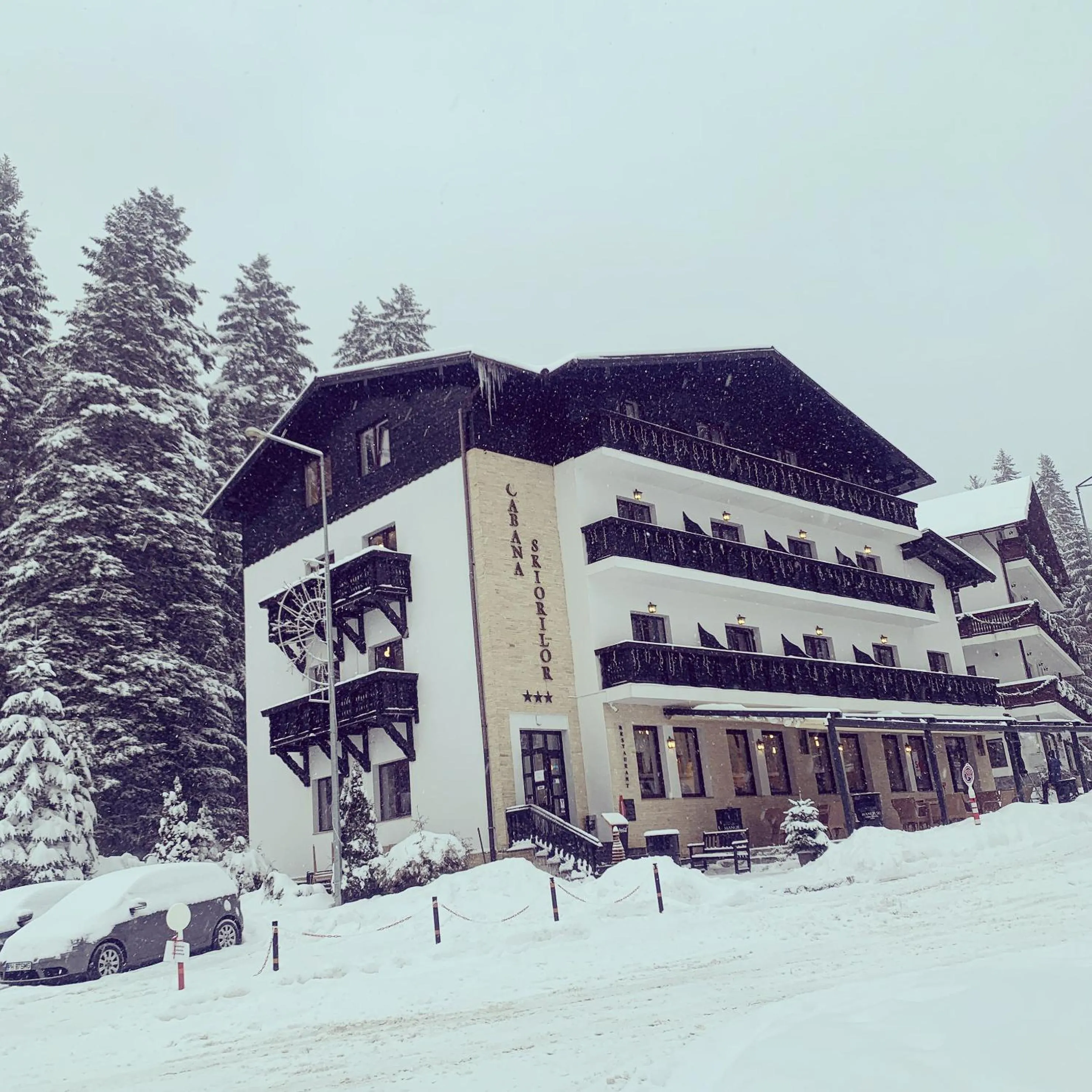 Property building in Manor Ski Hotel