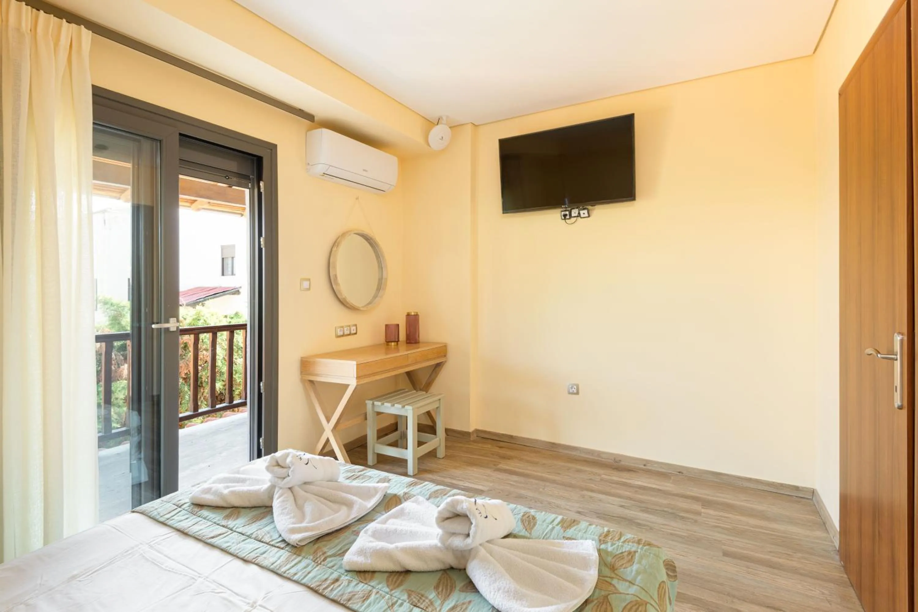 TV and multimedia in Regos Resort Hotel