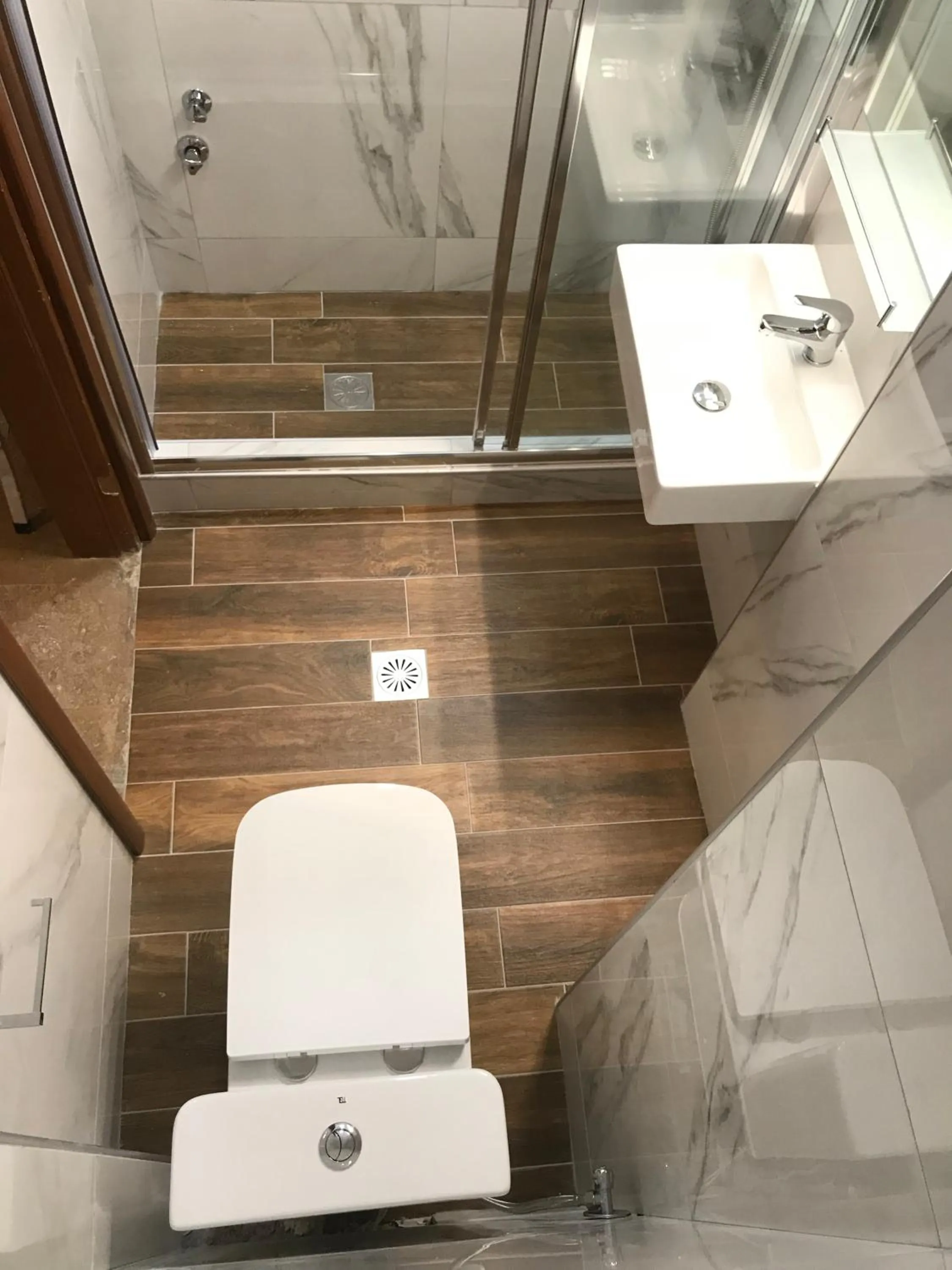 Shower in Regos Resort Hotel