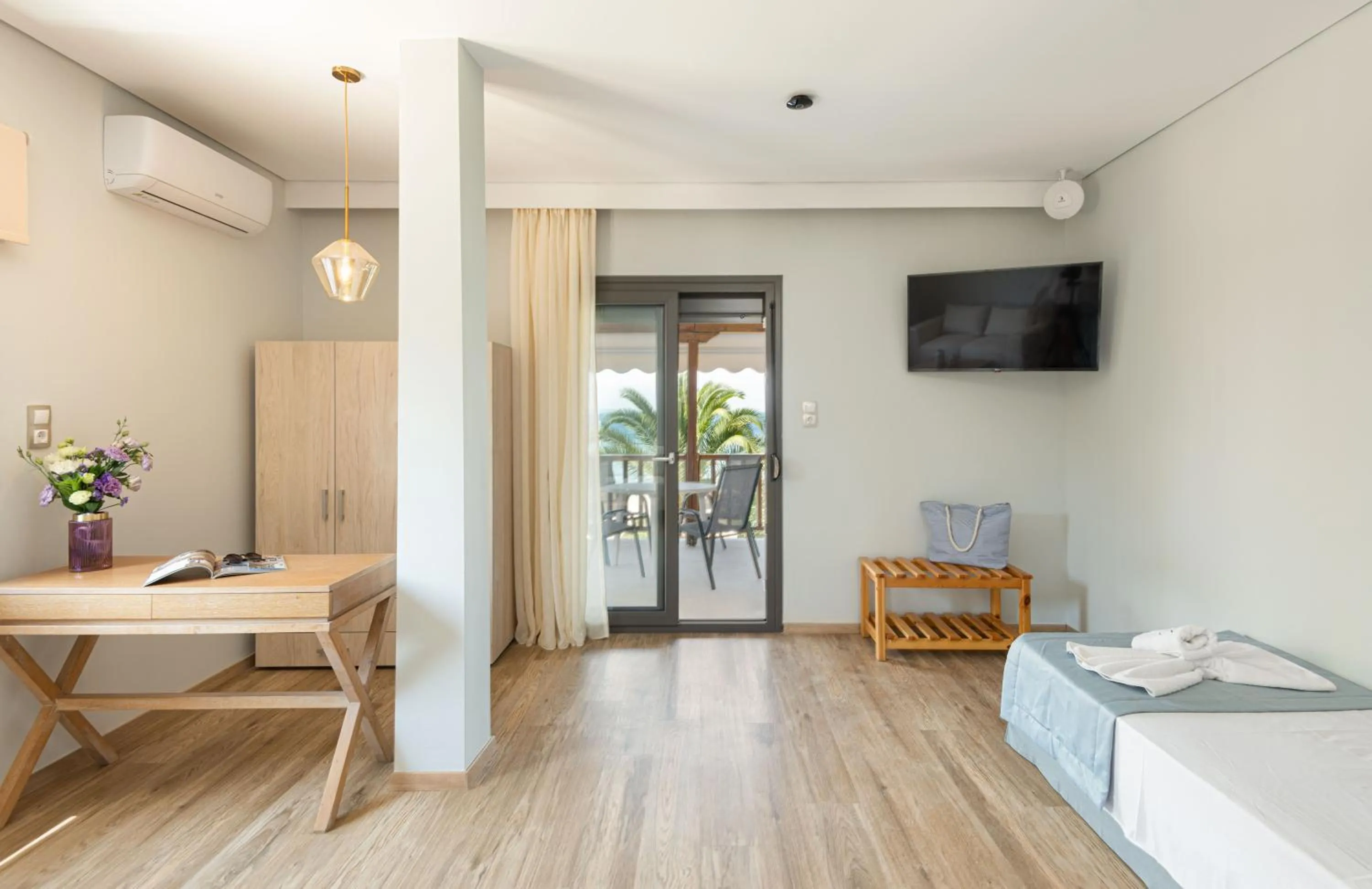 TV and multimedia in Regos Resort Hotel