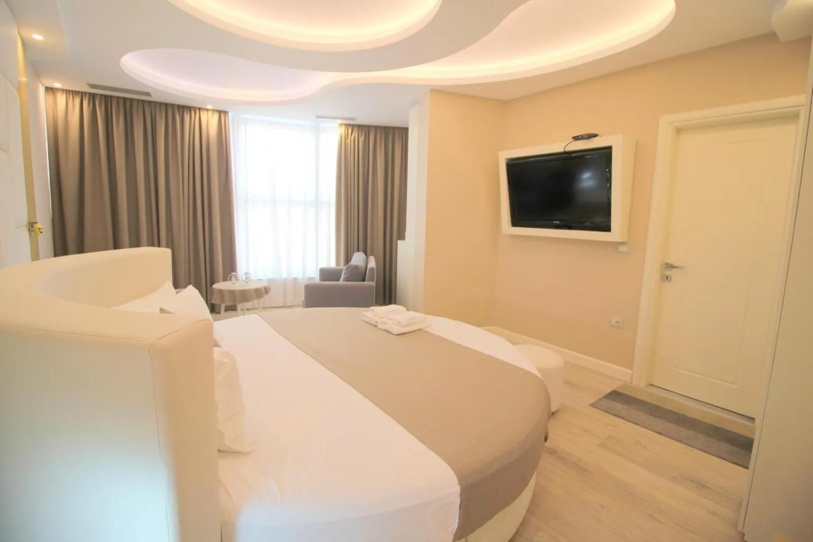 TV and multimedia in Hotel Strora