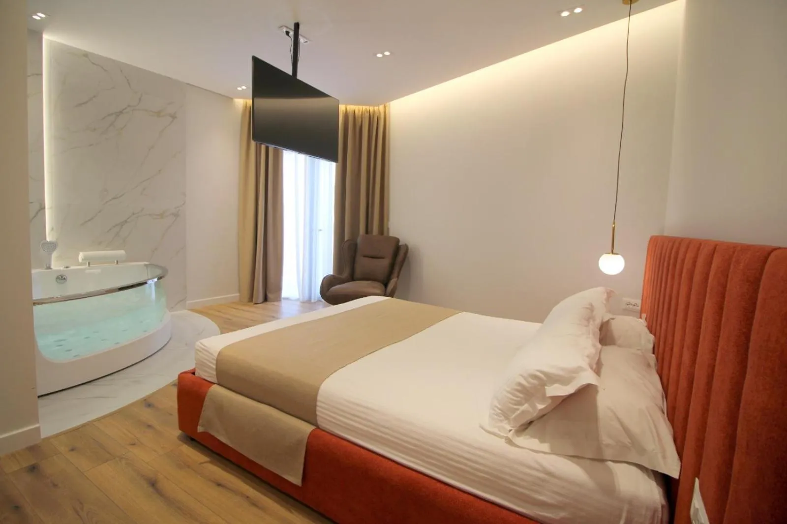 TV and multimedia in Hotel Strora