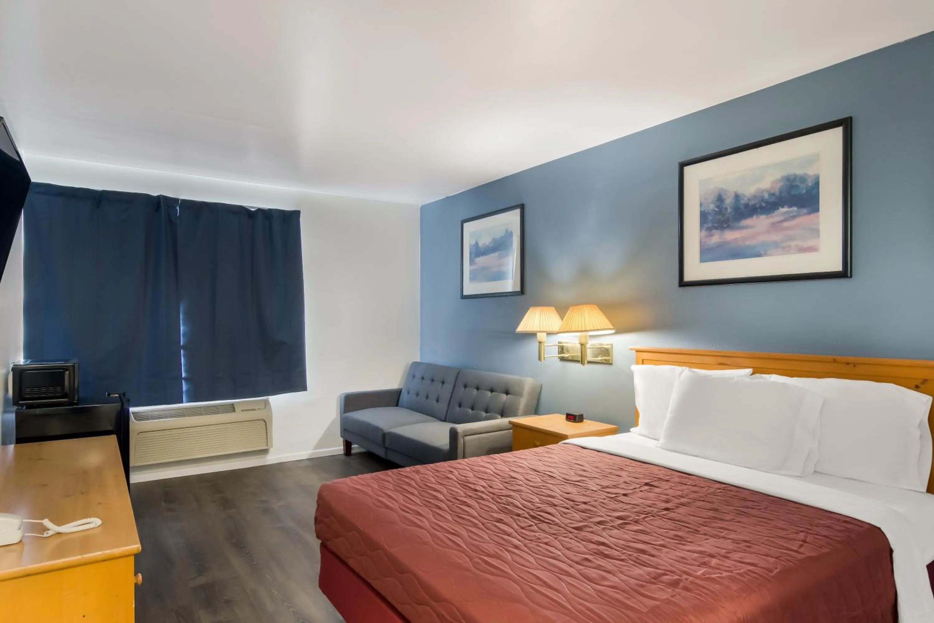 Photo of the whole room, Bed in Rodeway Inn & Suites Sidney Historic Downtown I-80