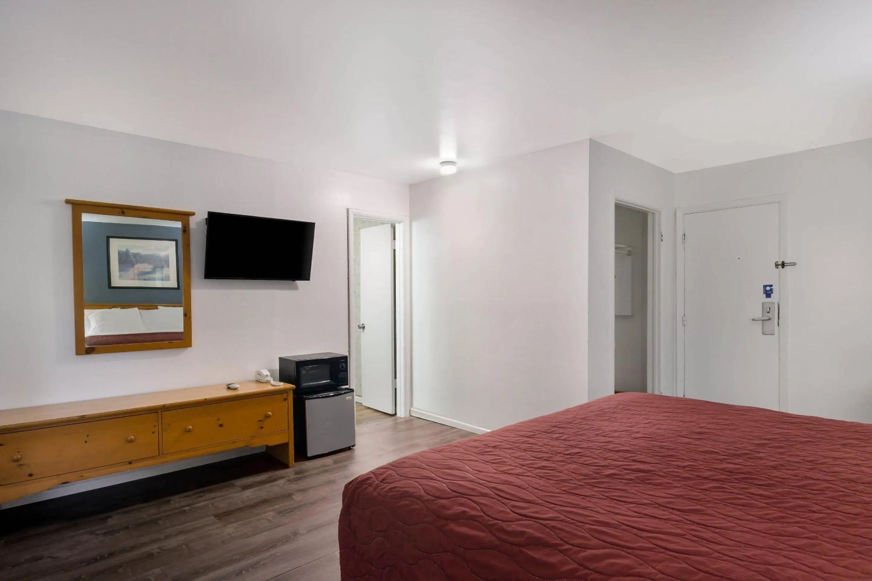 Bedroom, Bed in Rodeway Inn & Suites Sidney Historic Downtown I-80