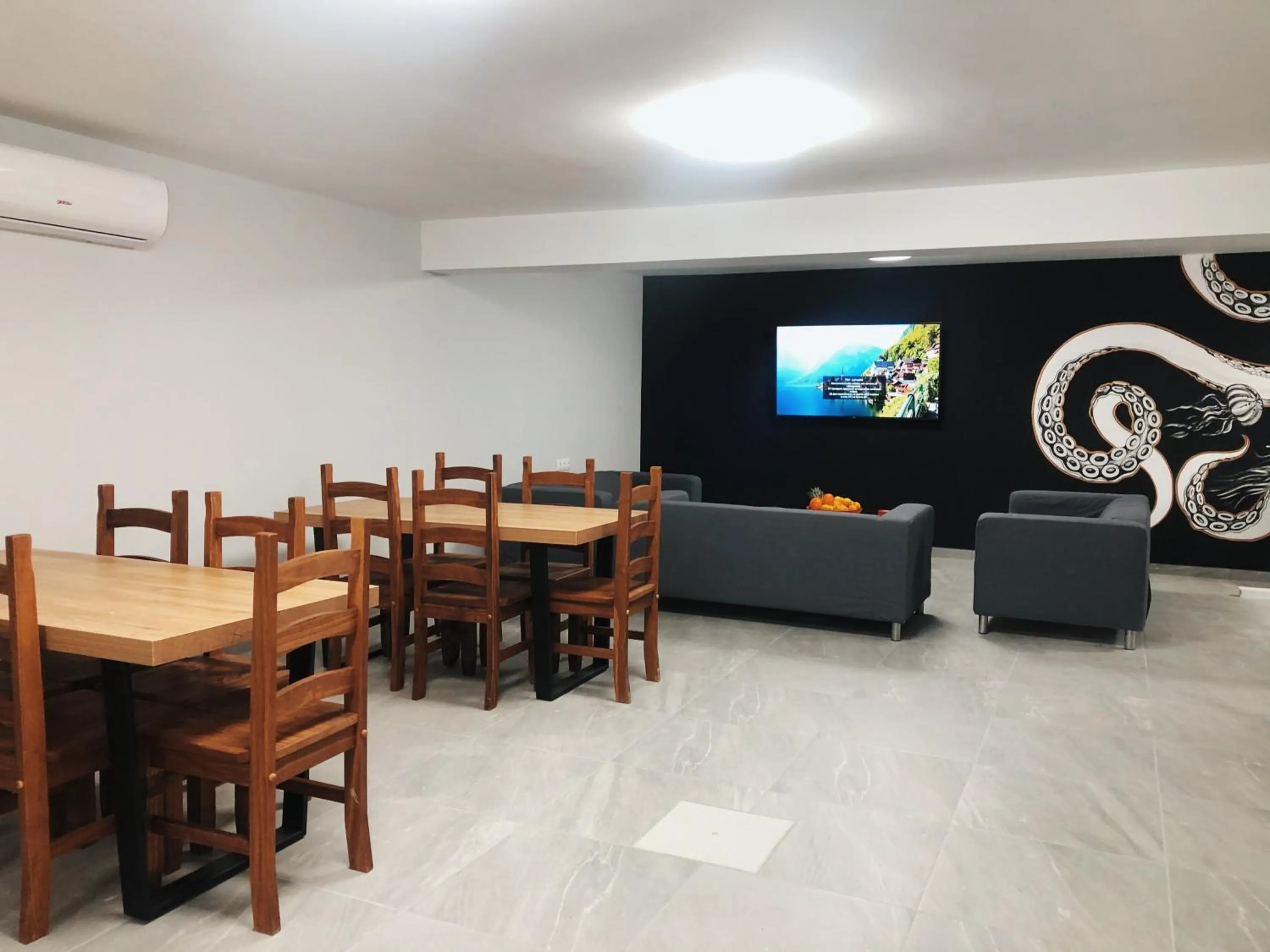 Communal lounge/ TV room in Villa 8 Islas