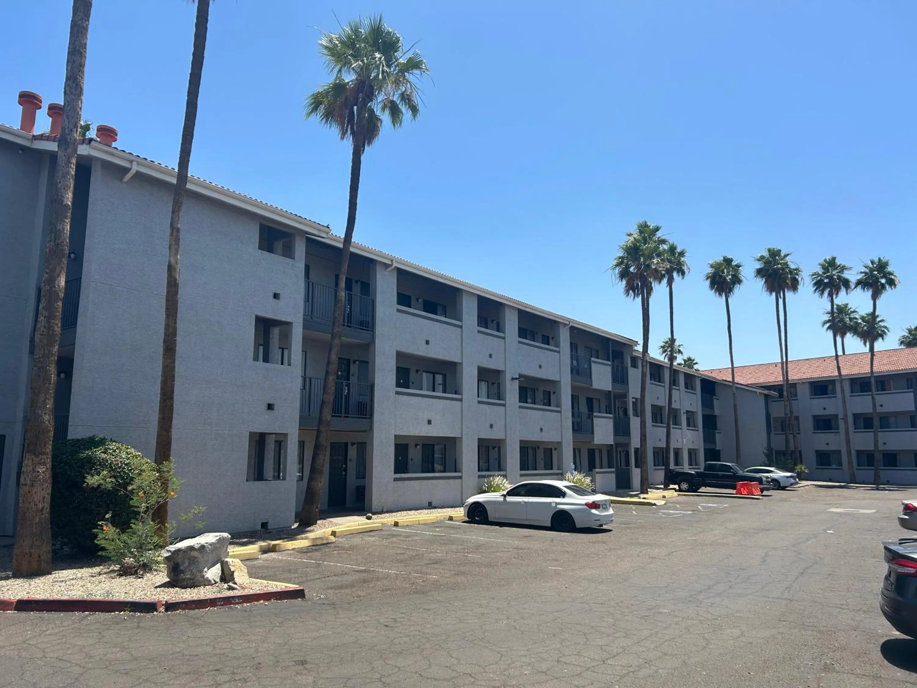 Parking in Motel 6 Tempe, AZ Elliot Road