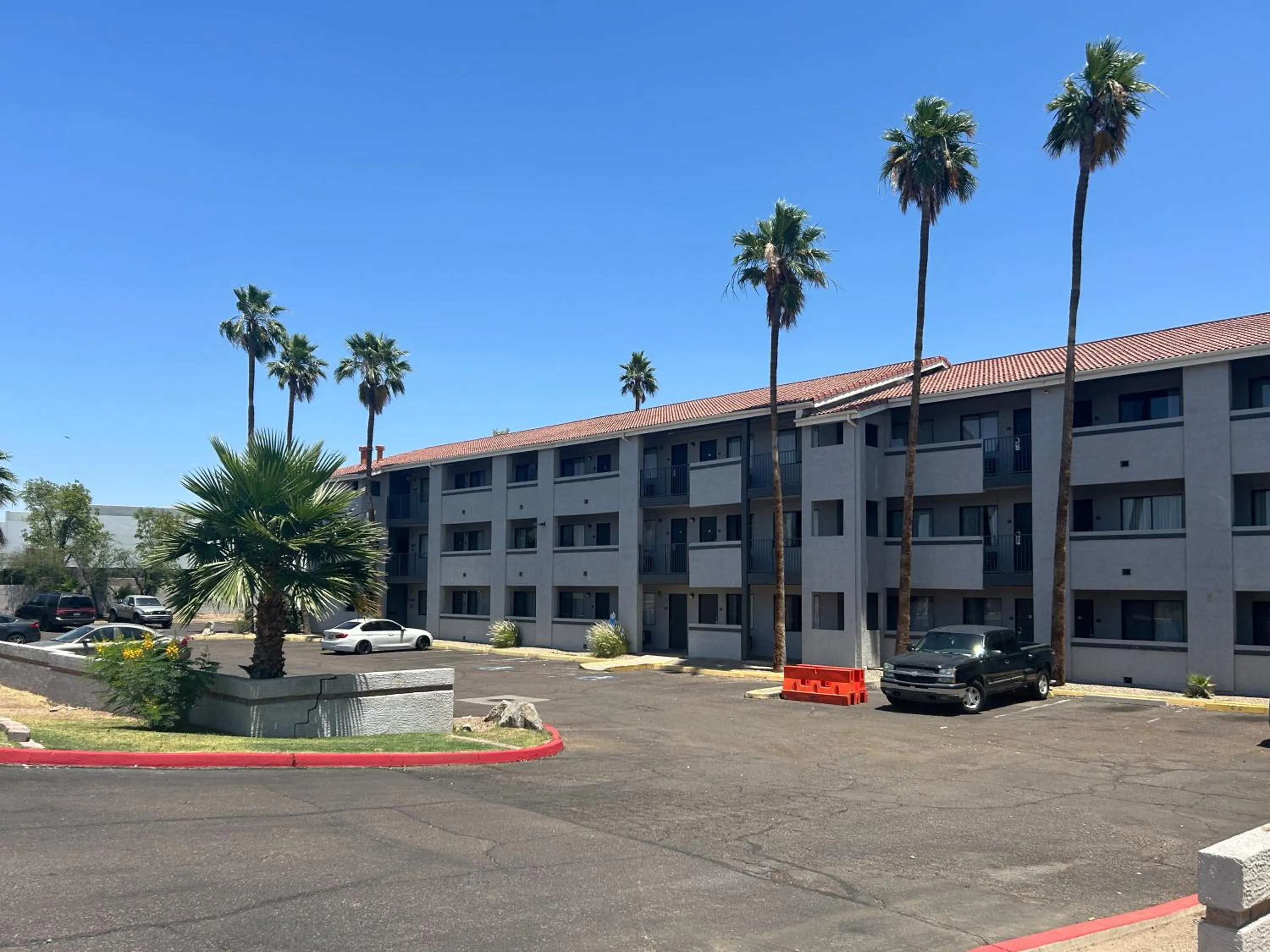 Property Building in Extend-a-Suites Tempe