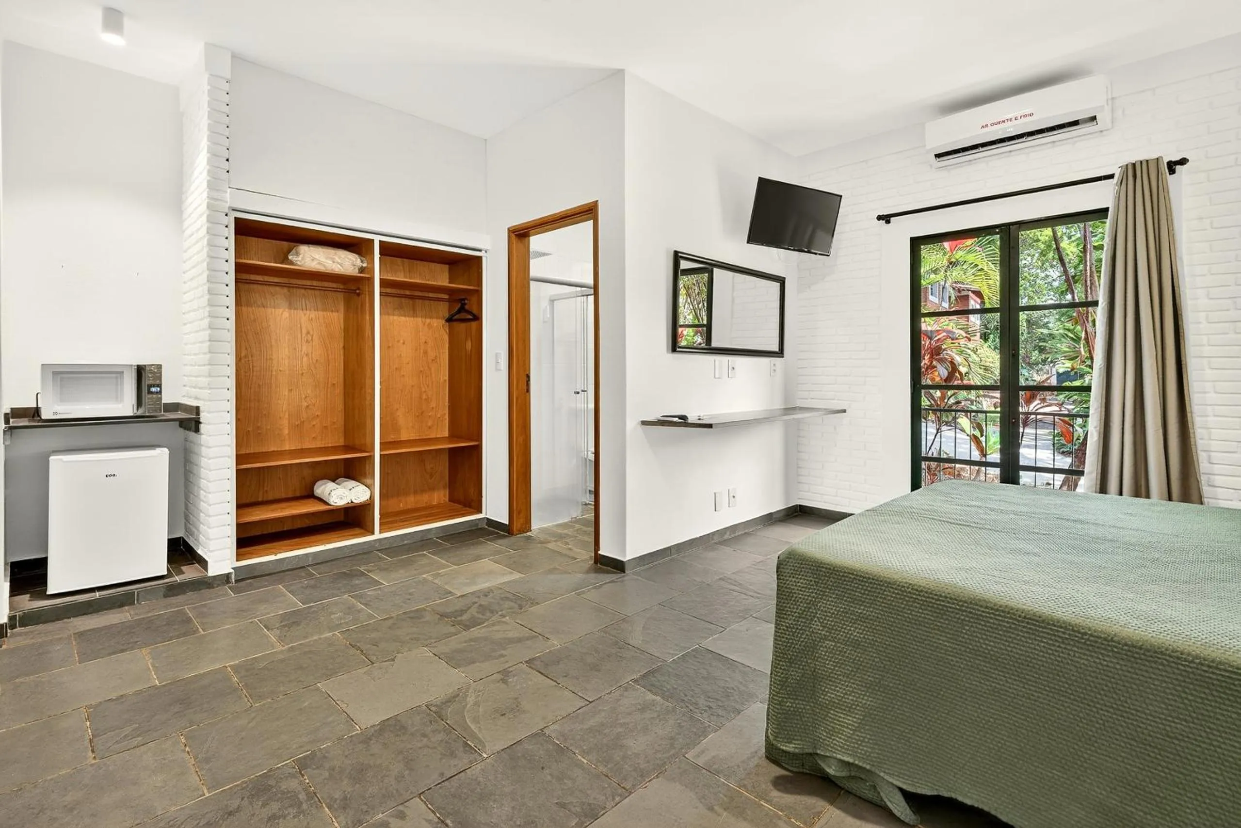 Photo of the whole room, Bed in Grinbergs Village Hotel