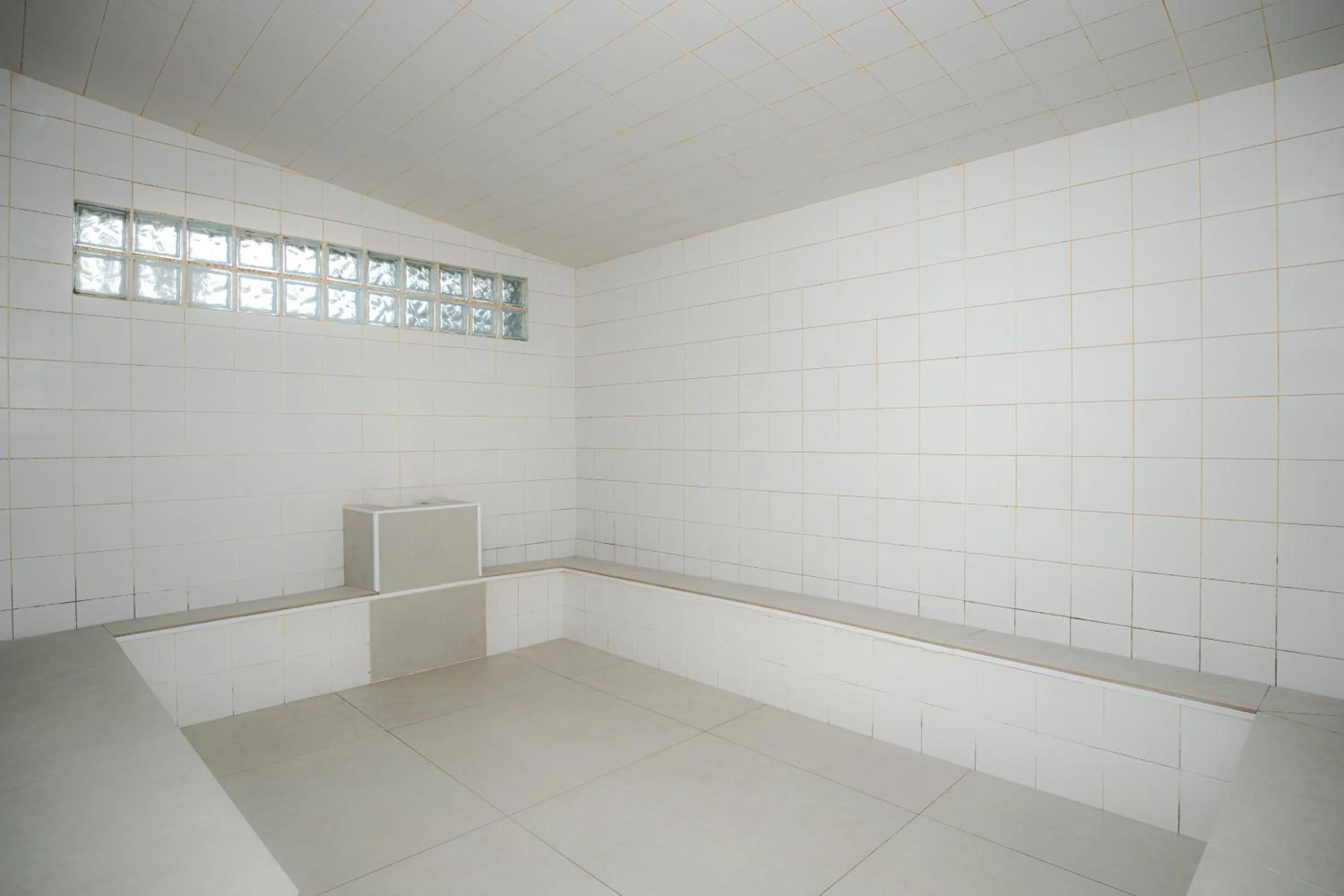 Steam room in Grinbergs Village Hotel