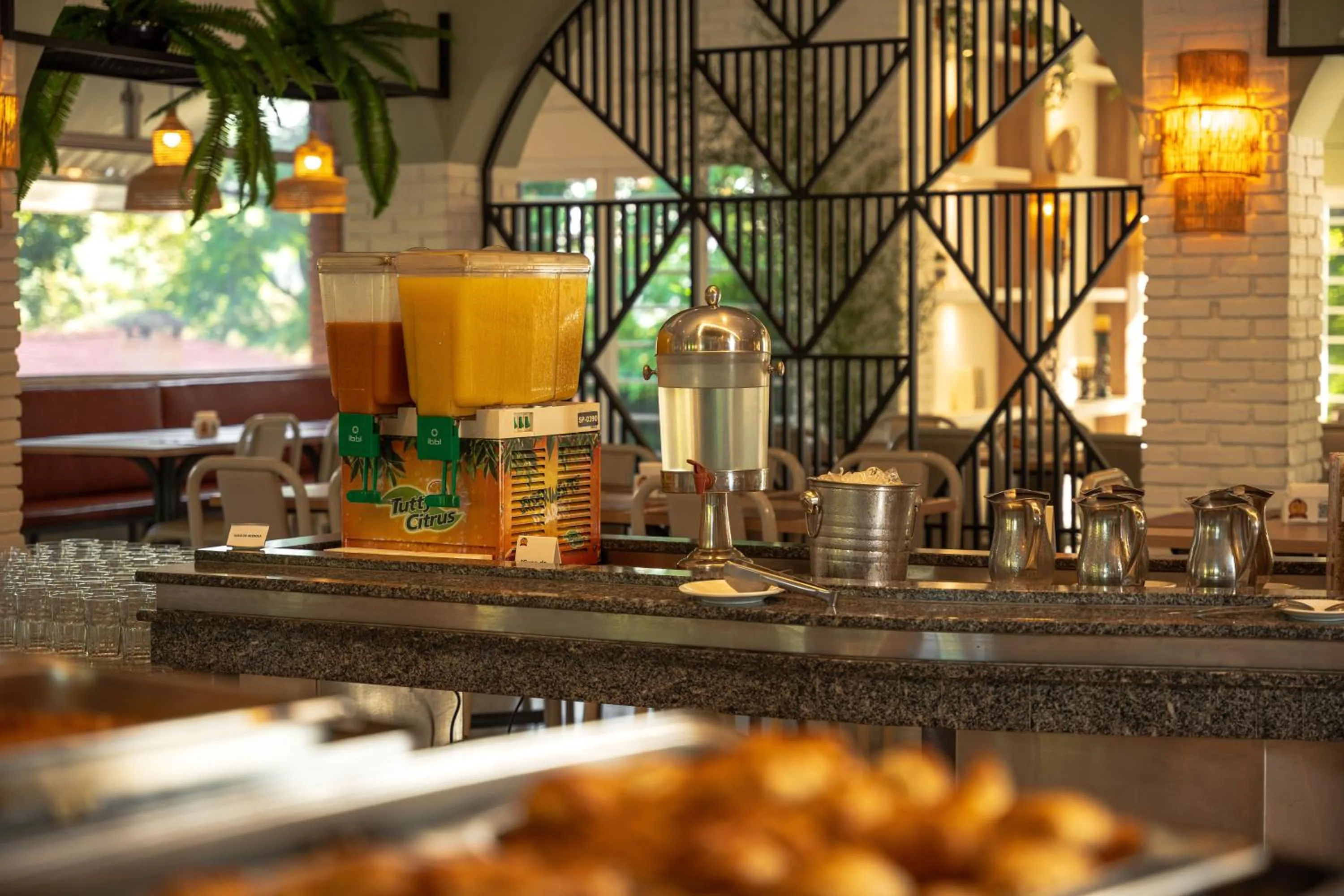 Restaurant/places to eat in Grinbergs Village Hotel